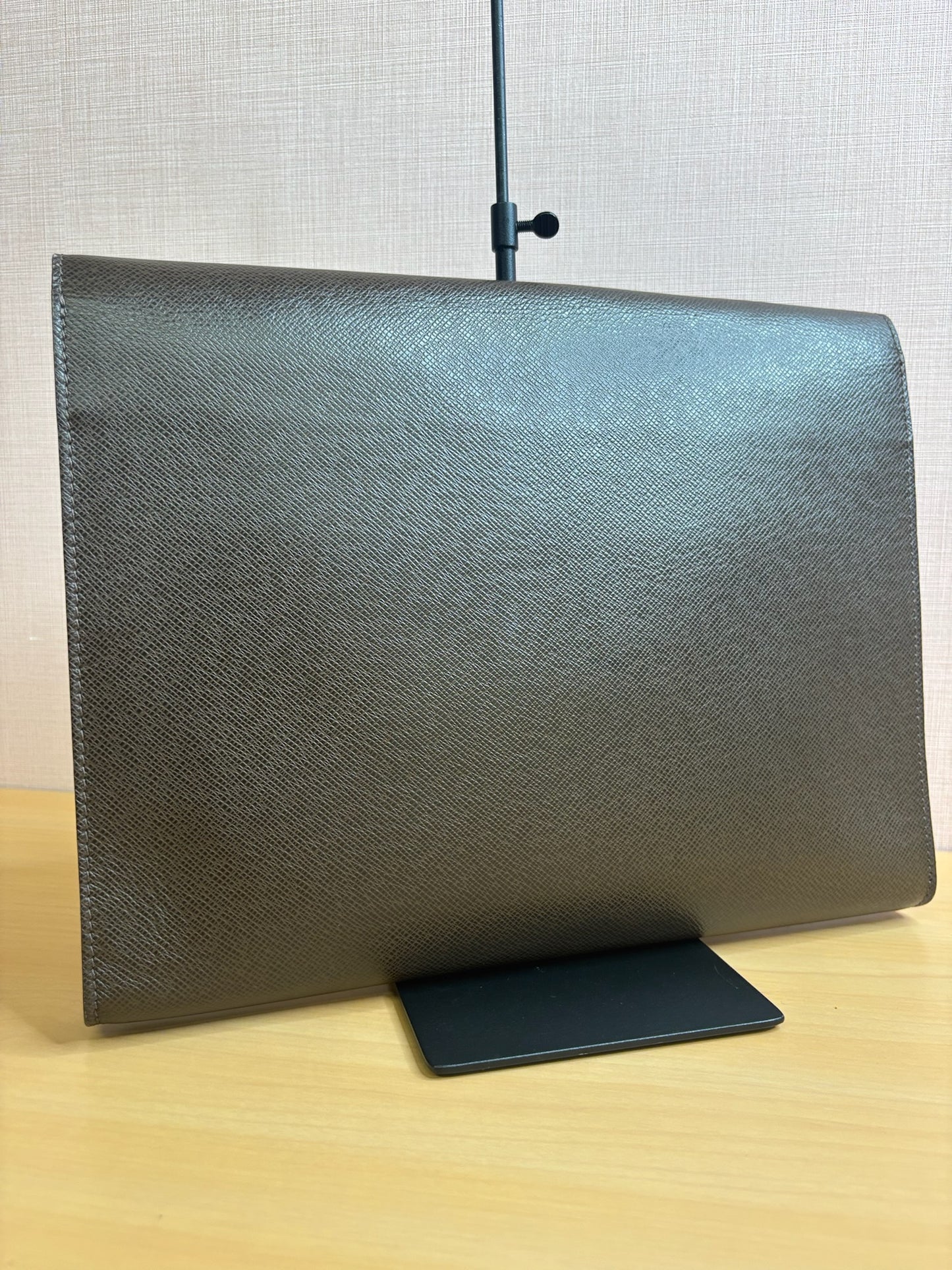Louis Vuitton Taiga Leather Minuto Portfolio in Brown