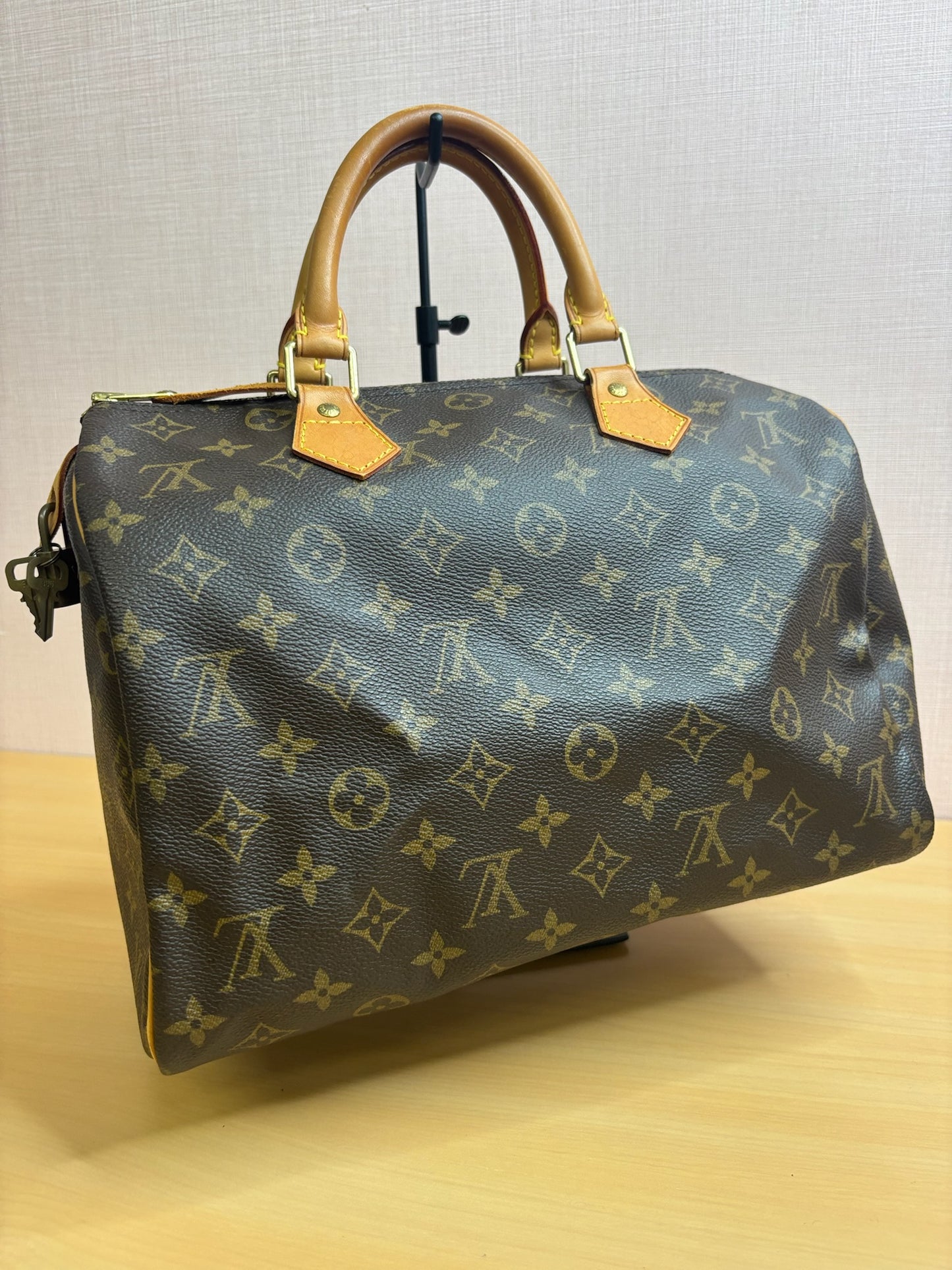 Louis Vuitton Speedy 30 in Monogram Canvas TH0051