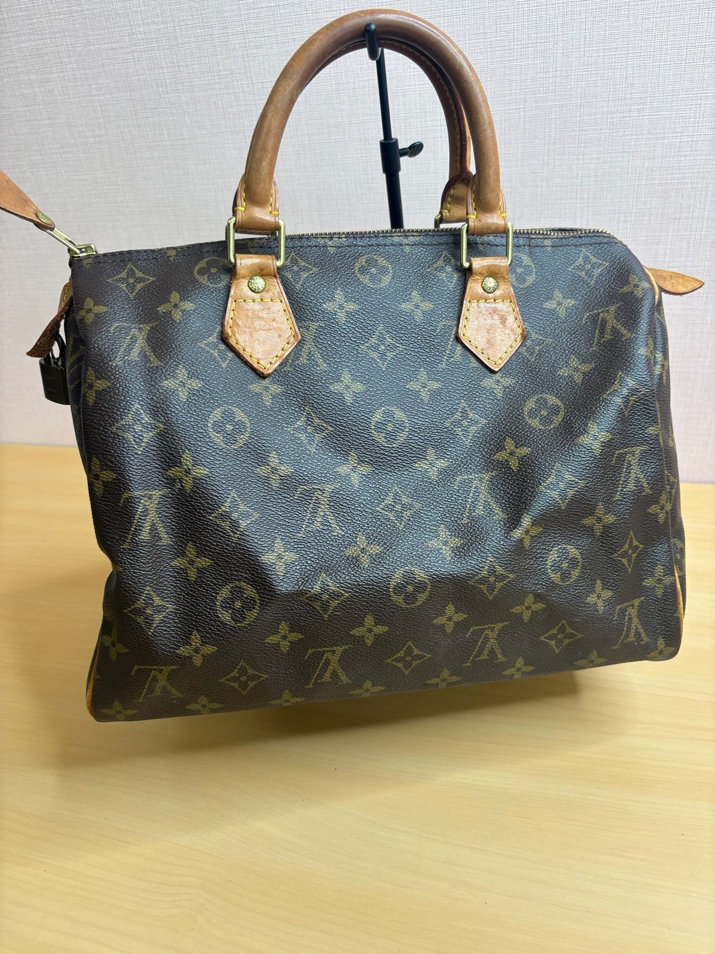Louis Vuitton Speedy 30 in Monogram Canvas TH0050