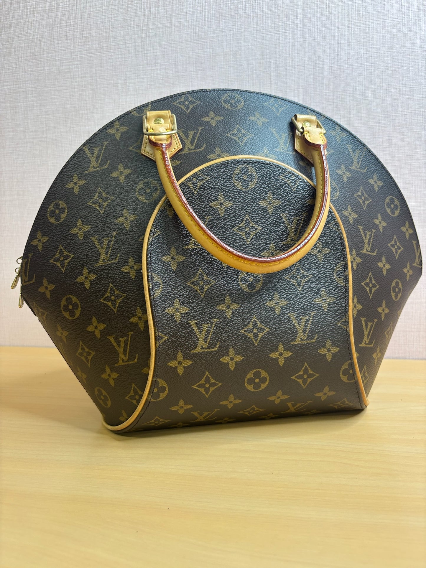 Louis Vuitton Monogram Ellipse MM