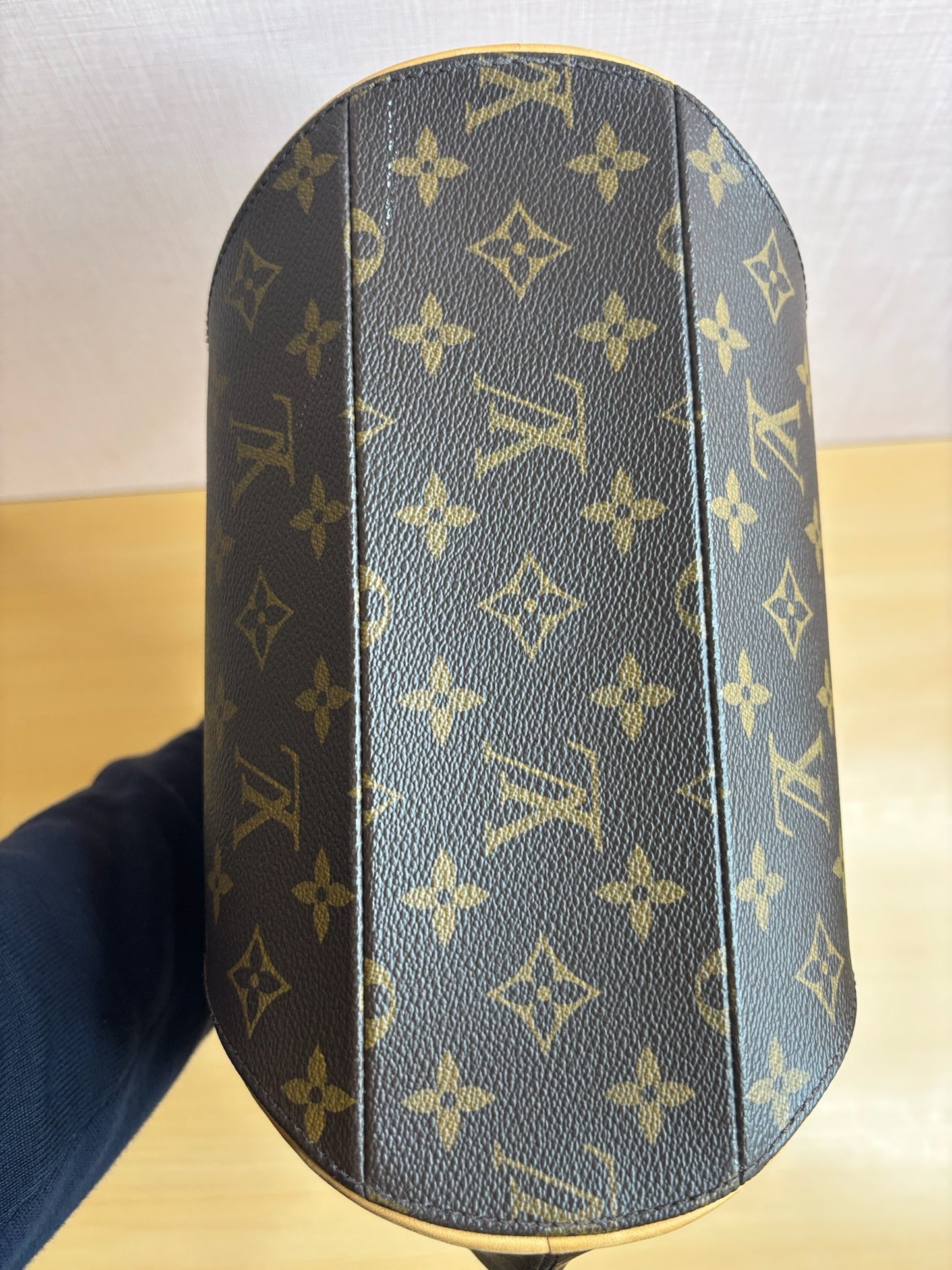 Louis Vuitton Monogram Ellipse MM