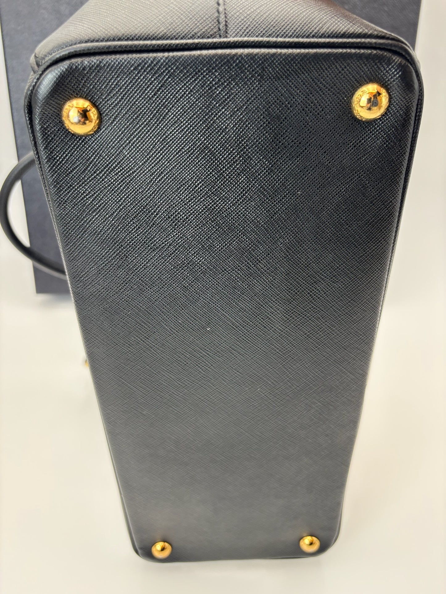 Prada Galleria Handbag in Black Saffiano Leather