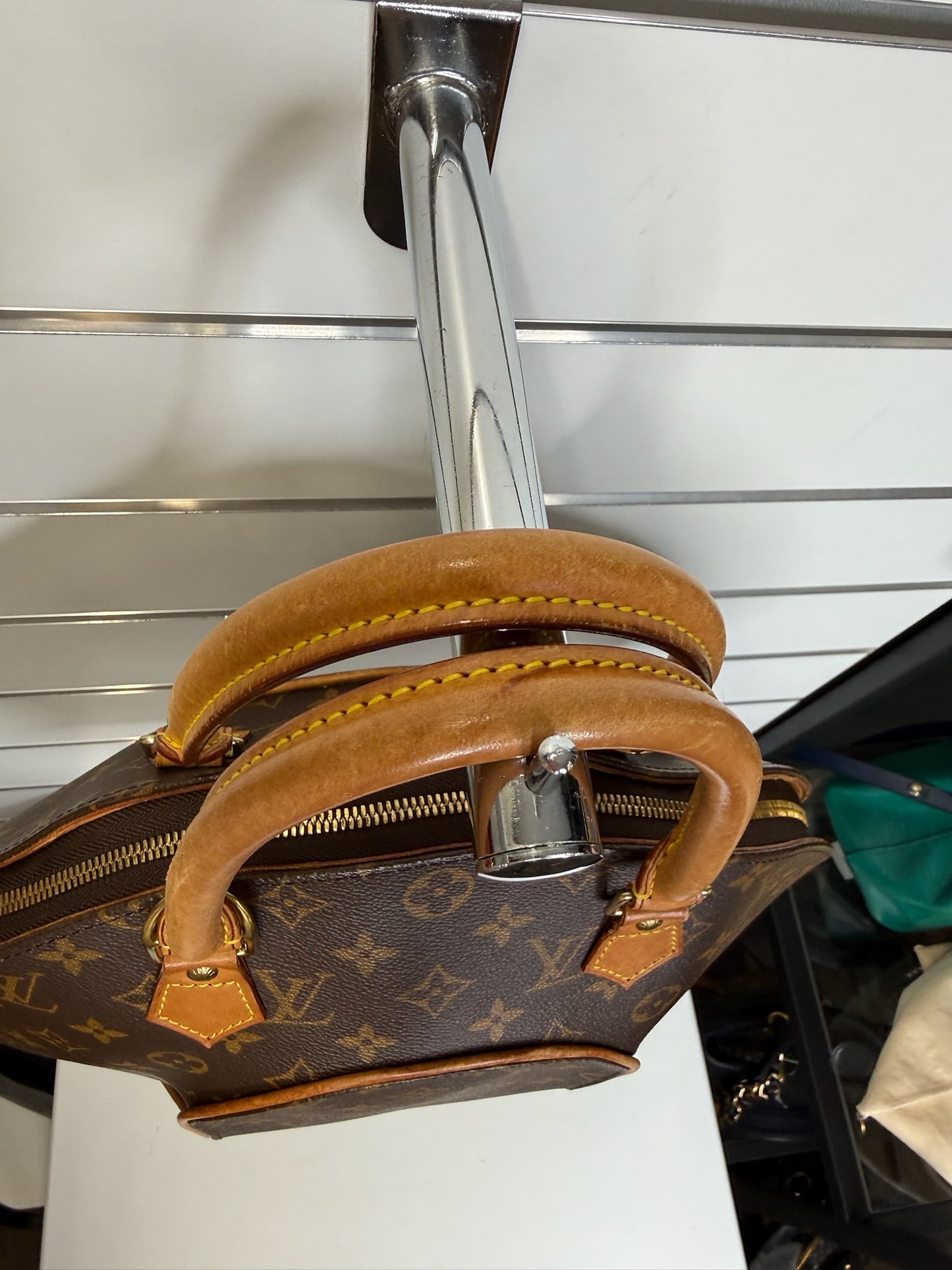 Louis Vuitton Ellipse MM Monogram Canvas K93