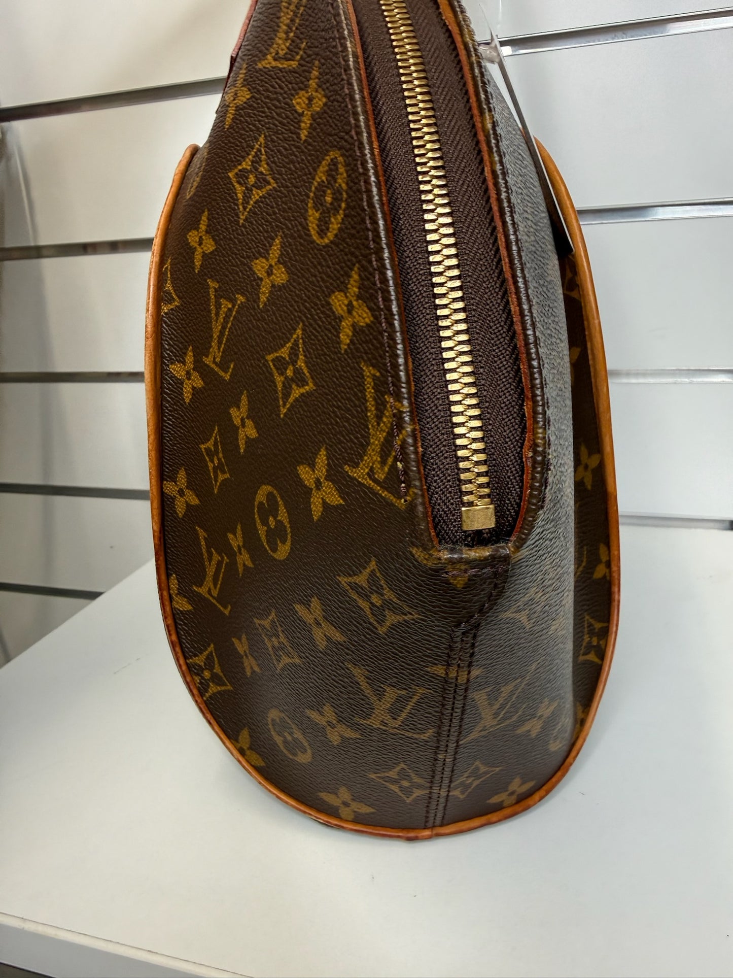 Louis Vuitton Ellipse MM Monogram Canvas K93