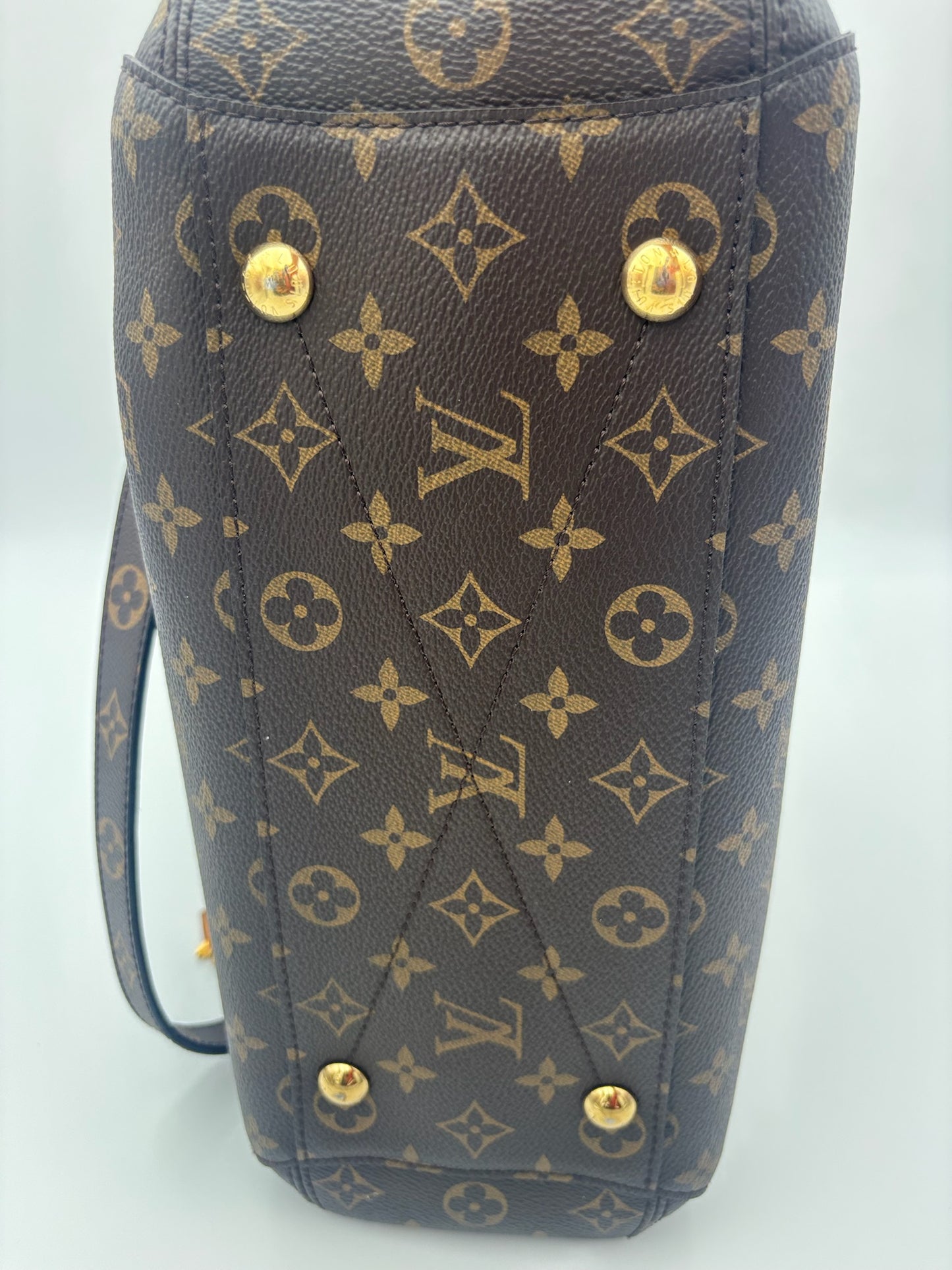 Louis Vuitton Montaigne Monogram