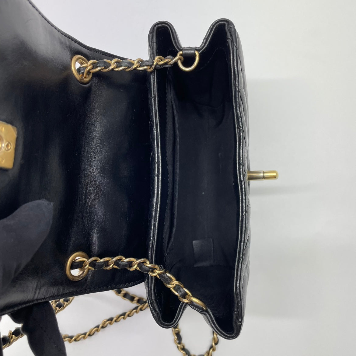 Chanel Black Leather Chevron Hampton Gold Hardware Flap Mini Shoulder Bag (V38165107HL)