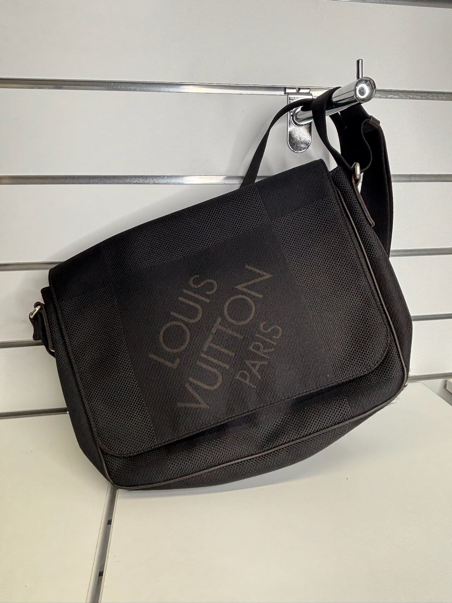 Louis Vuitton Damier Géant Petit Messager Bag (JP)