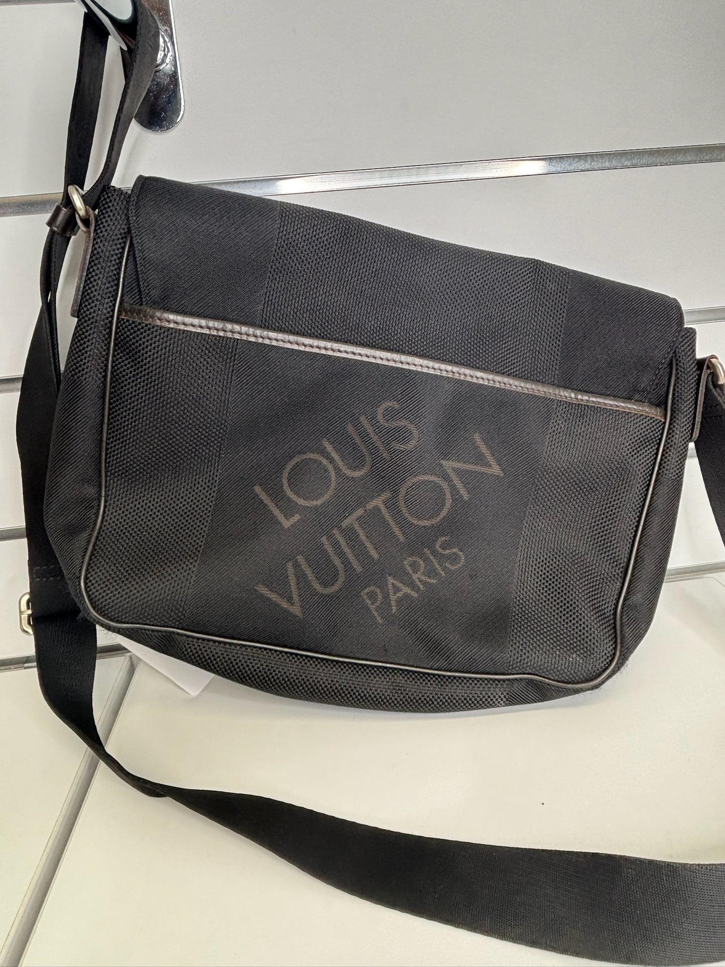Louis Vuitton Damier Géant Petit Messager Bag (JP)