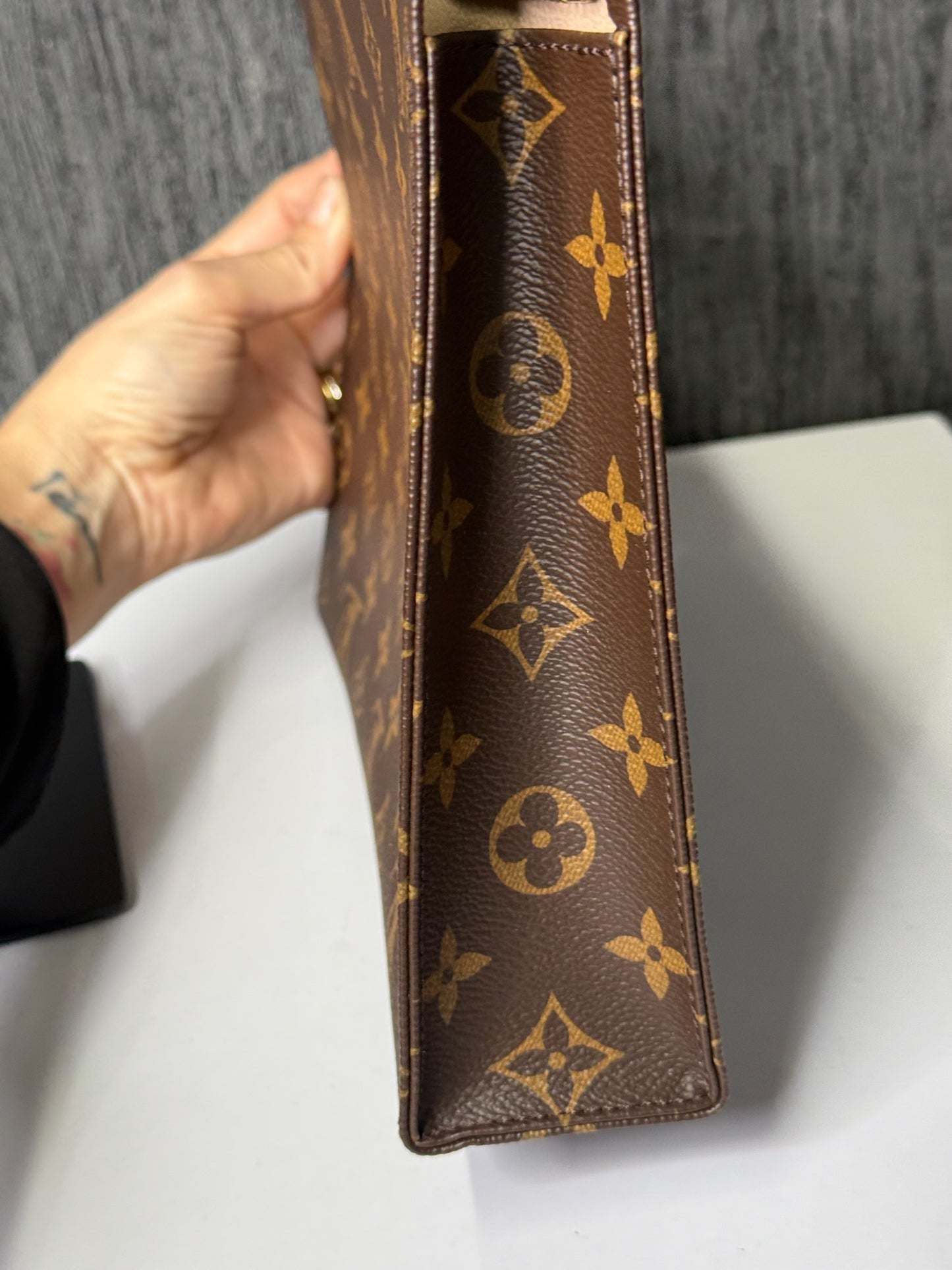 Louis Vuitton Toiletry Pouch 26 KY86