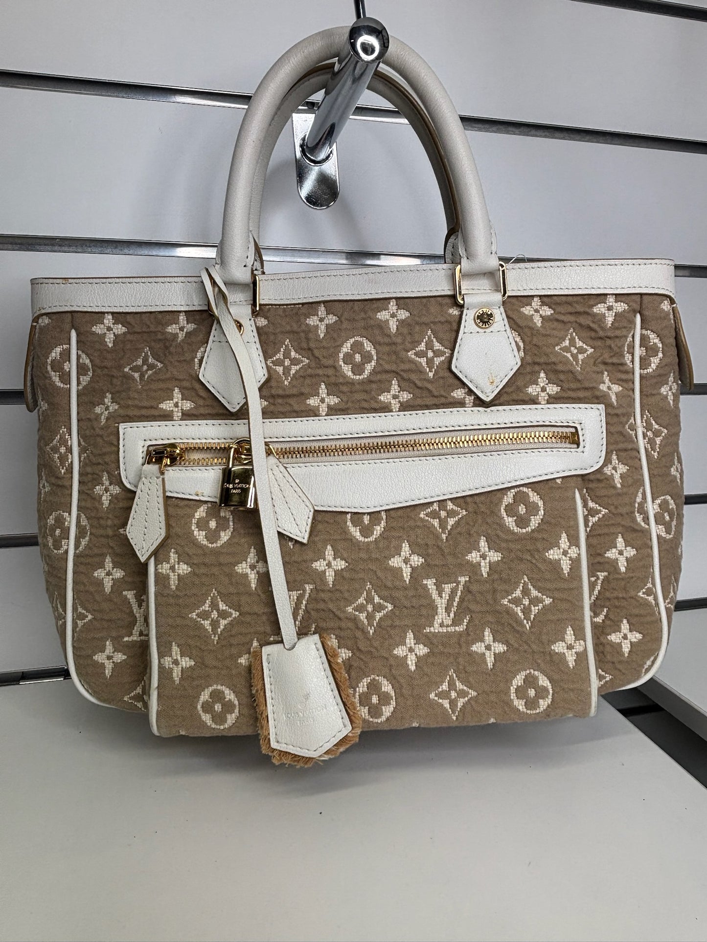 Louis Vuitton Limited Edition Blanc Monogram Sabbia Cabas MM (JP)