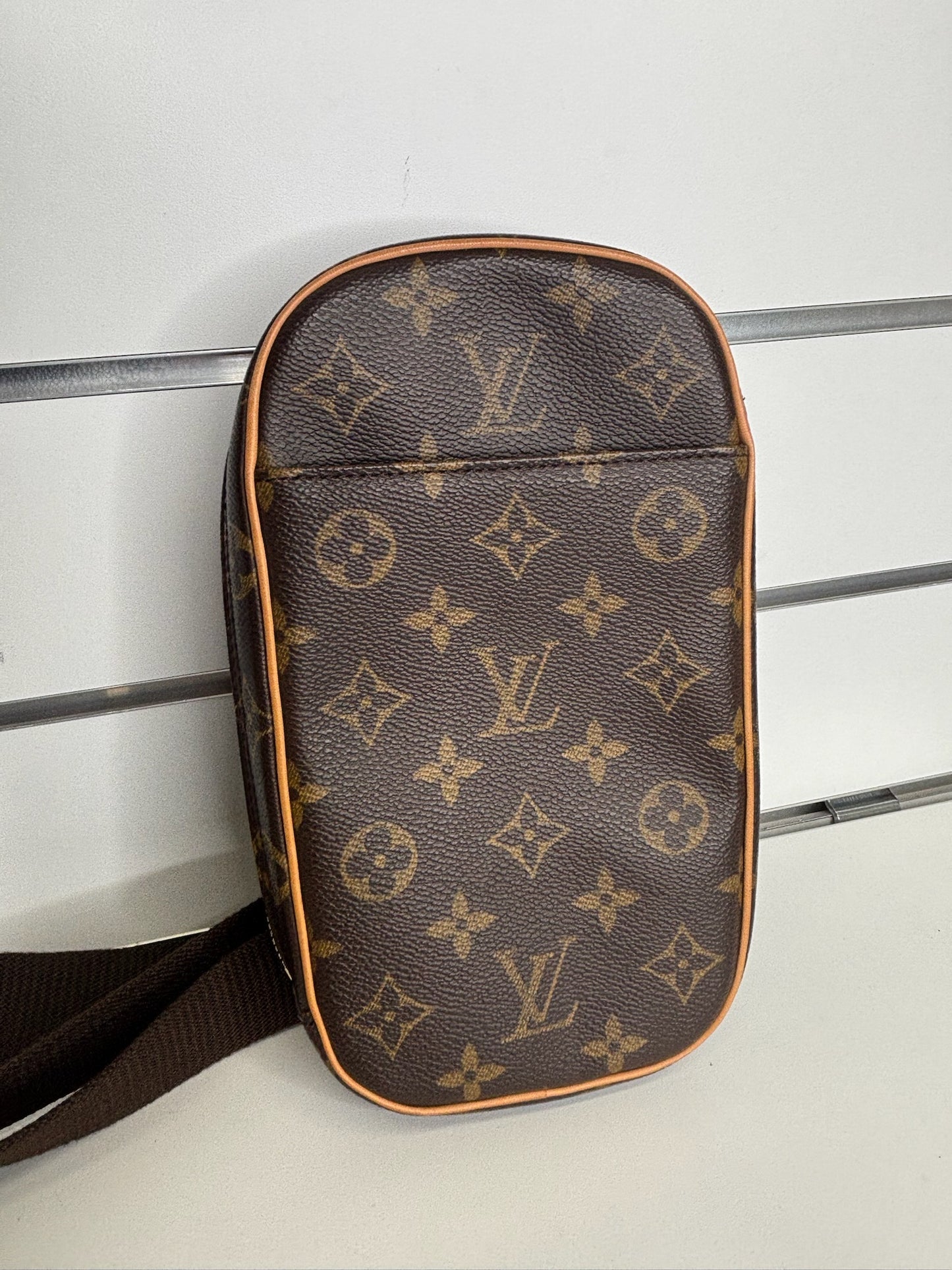 Louis Vuitton Monogram Pochette Gange Bag (CA1013) (JP)