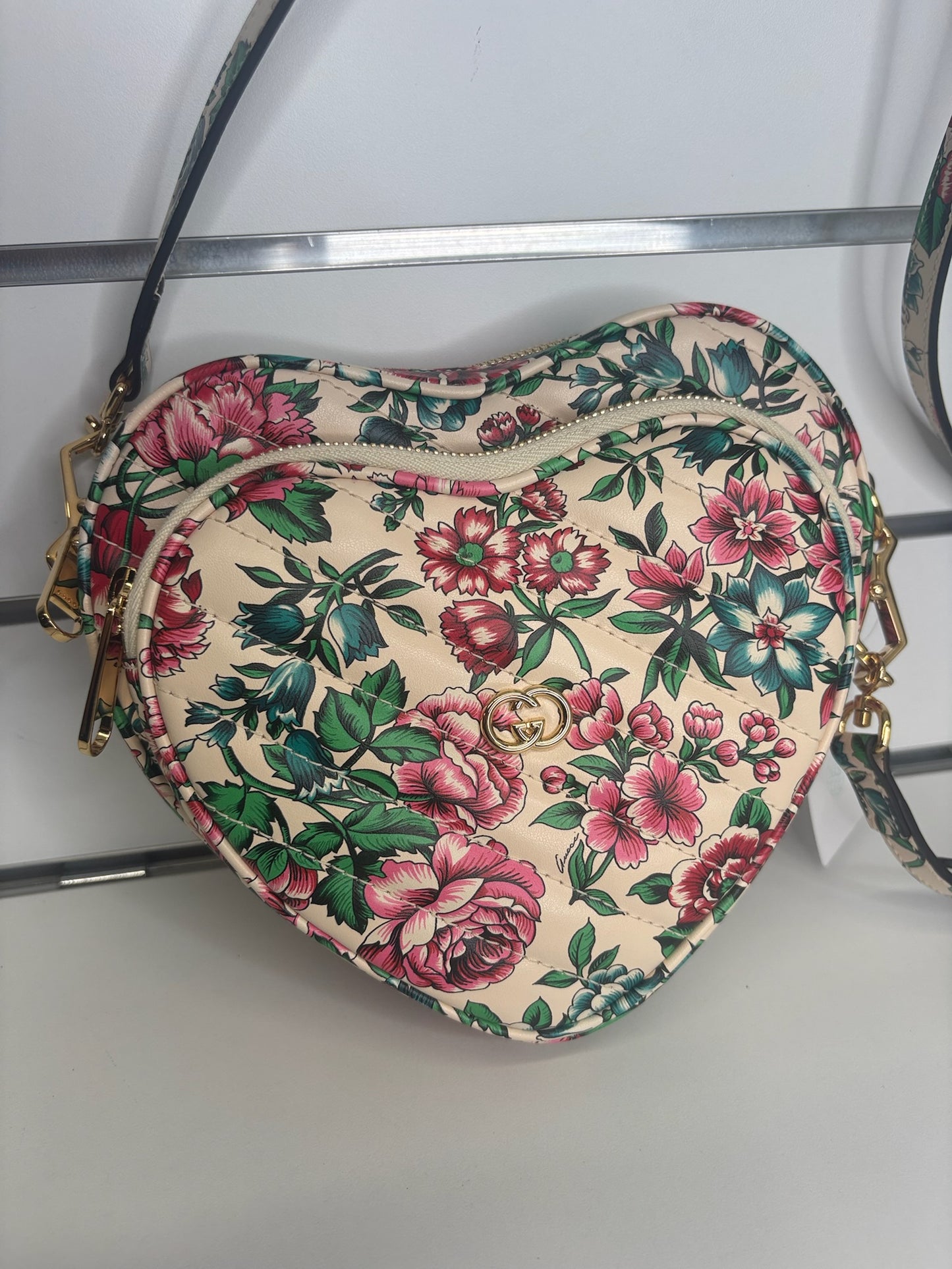 Gucci Matelassé Diagonal Brit Roses Print Interlocking G Heart Shoulder Bag (JP)