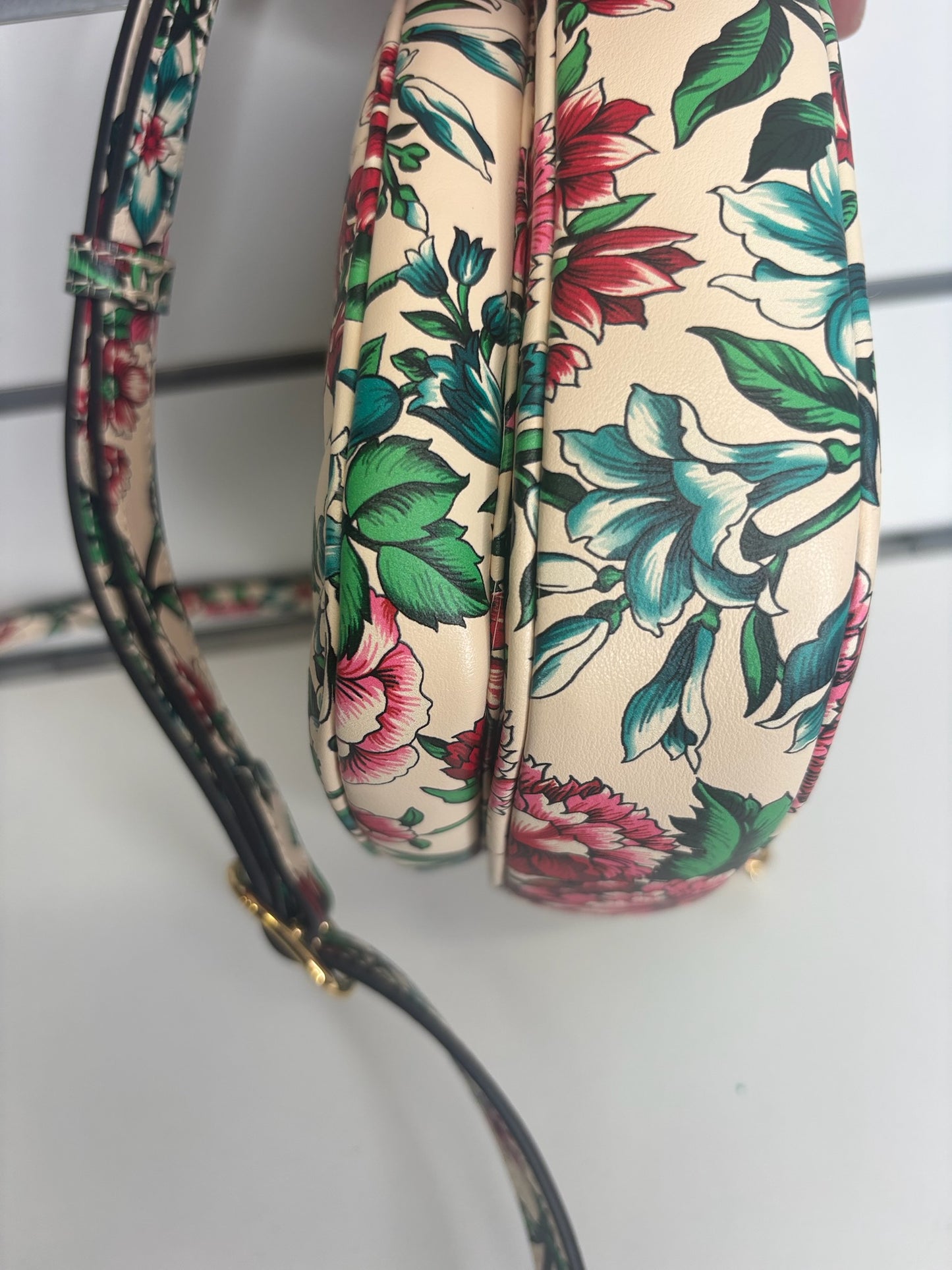 Gucci Matelassé Diagonal Brit Roses Print Interlocking G Heart Shoulder Bag (JP)