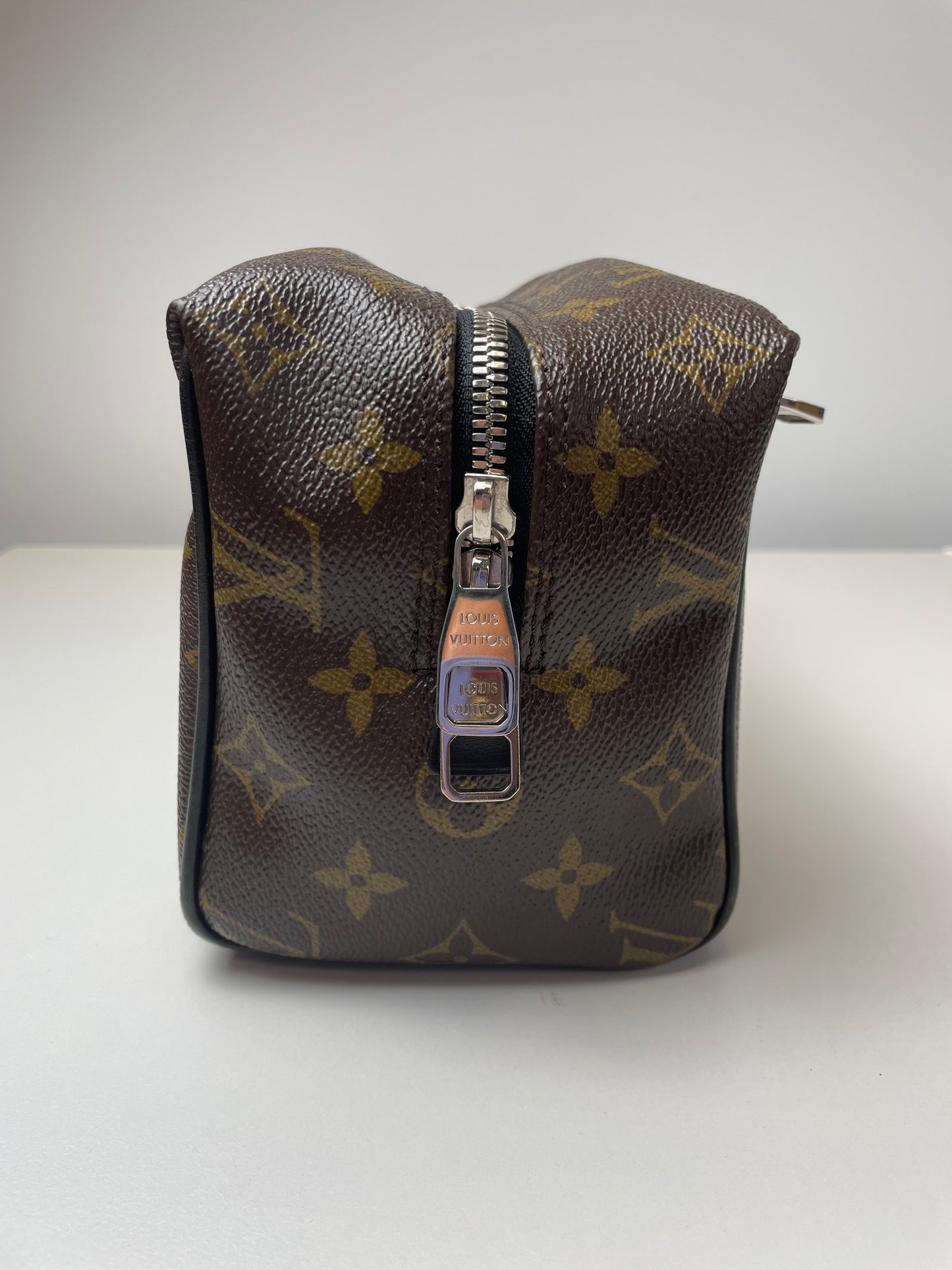 Pre-Owned Louis Vuitton Macassar Trousse Toilette AJ036
