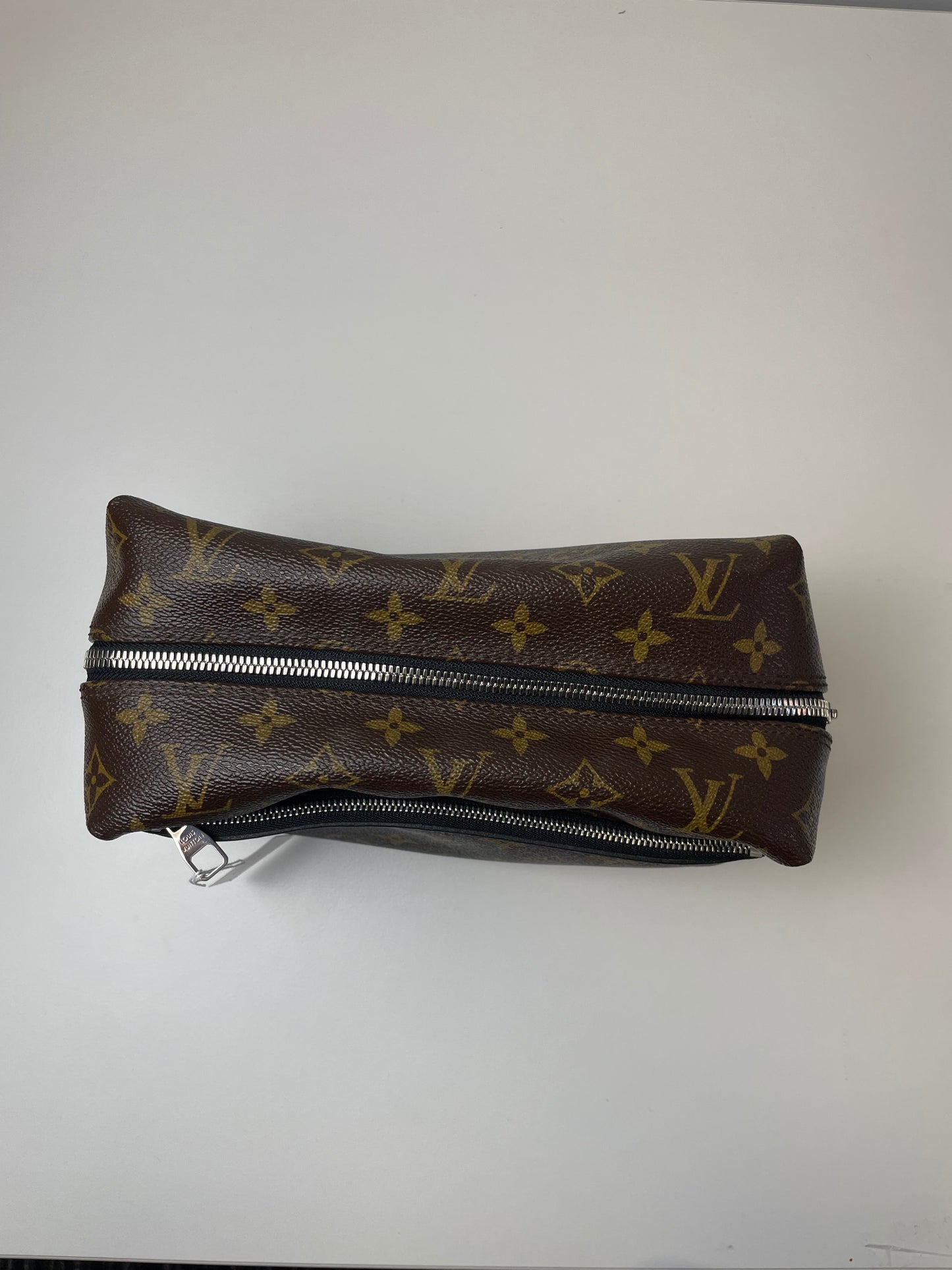 Pre-Owned Louis Vuitton Macassar Trousse Toilette AJ036