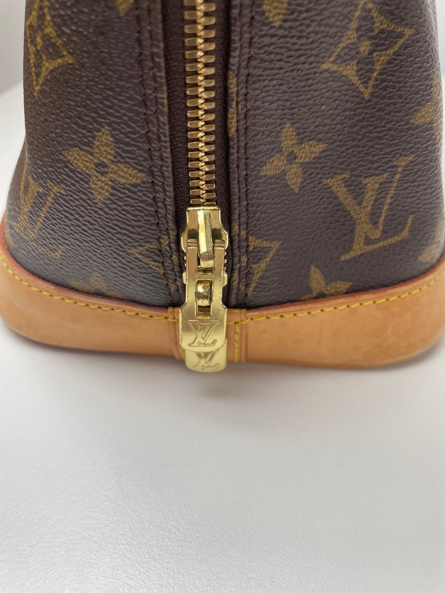 Pre-Owned Louis Vuitton Monogram Alma PM AJ050