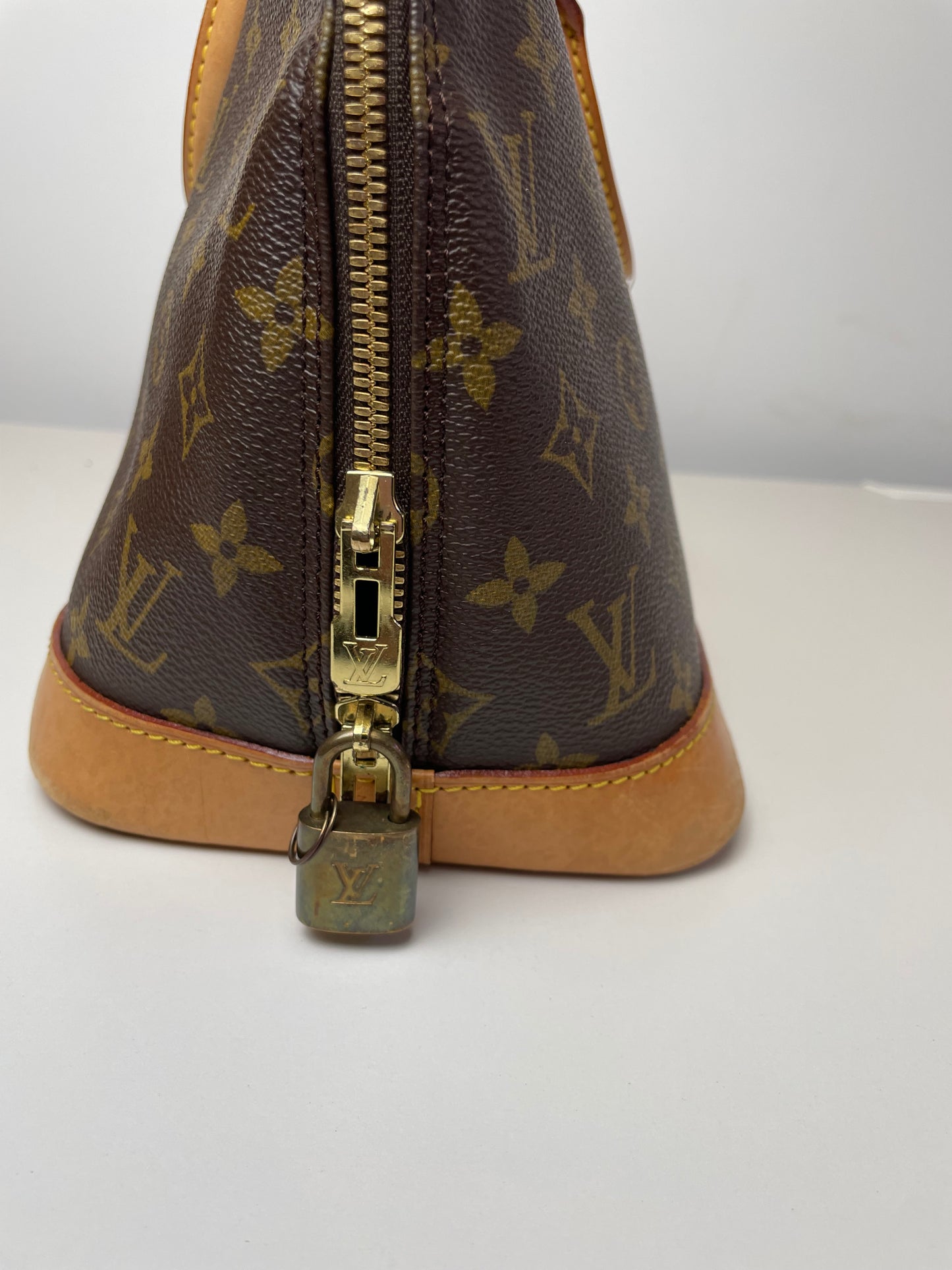 Pre-Owned Louis Vuitton Monogram Alma PM AJ056