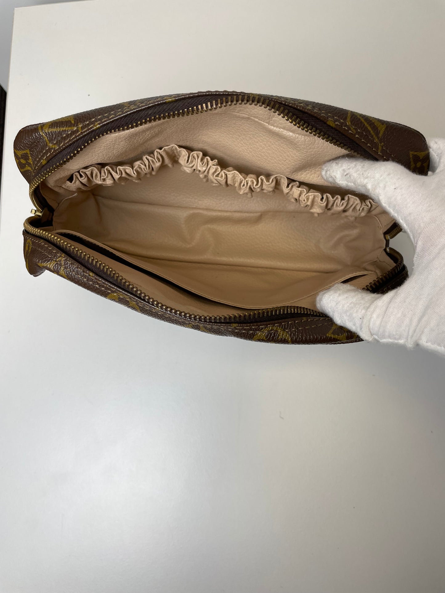 Pre-Owned Louis Vuitton Trousse Toilette AJ115