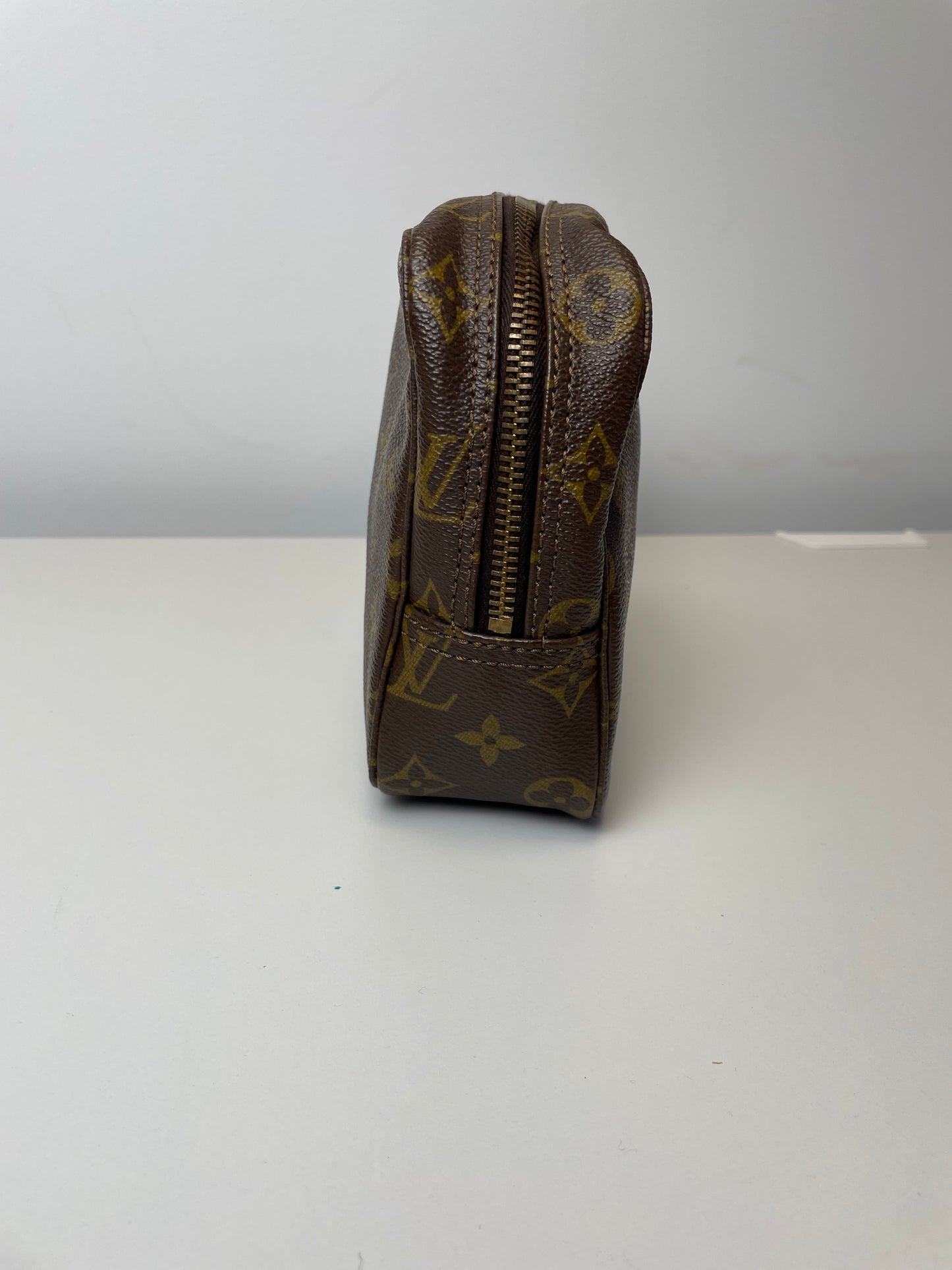 Pre-Owned Louis Vuitton Trousse Toilette AJ115