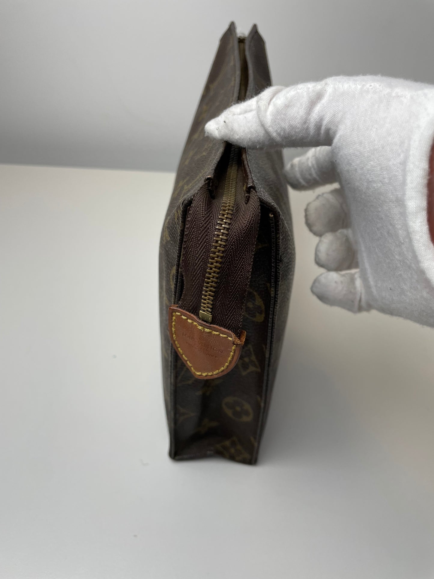 Pre-Owned Louis Vuitton Monogram Toiletry Pouch AJ117