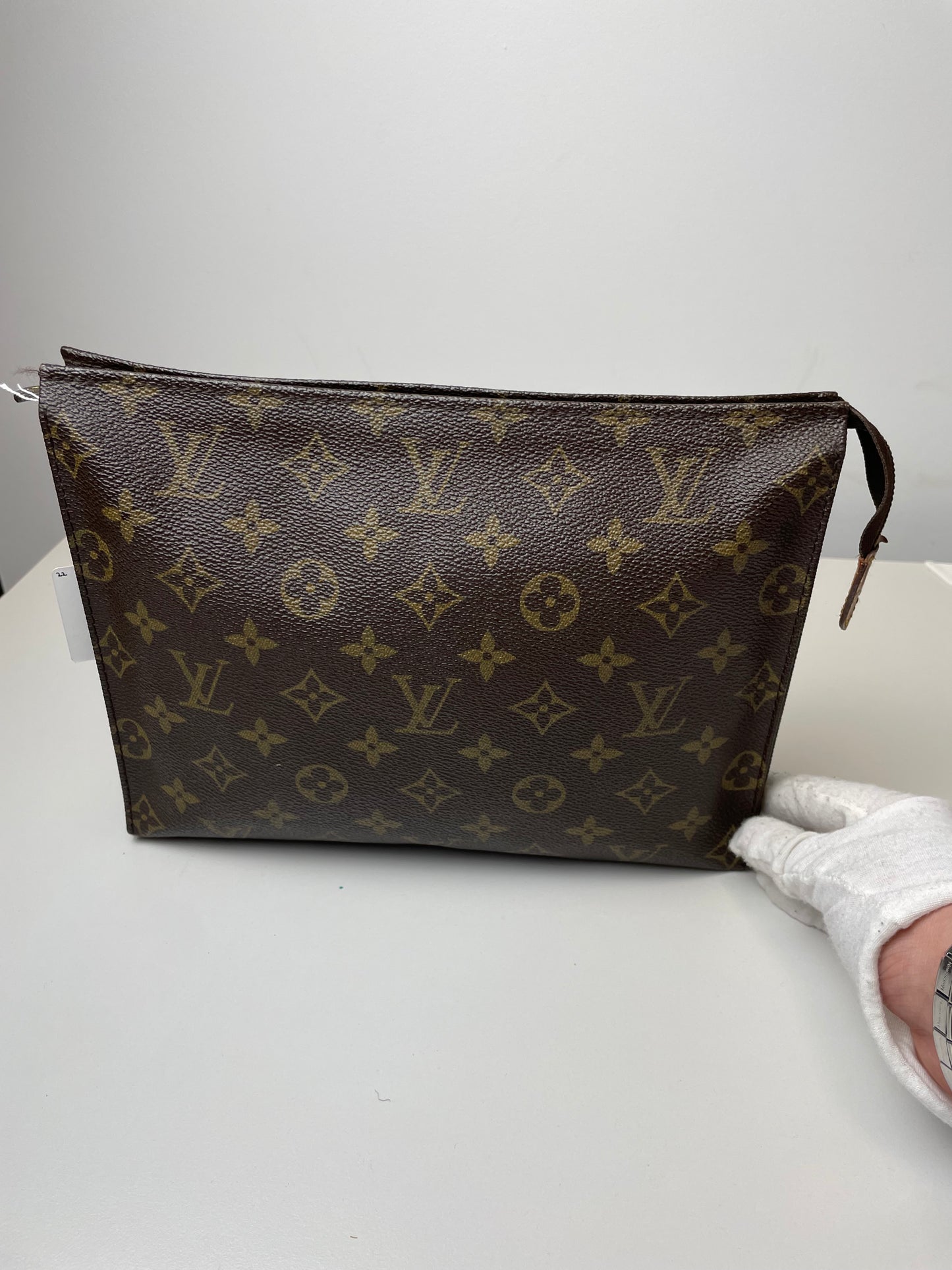 Pre-Owned Louis Vuitton Monogram Toiletry Pouch AJ117