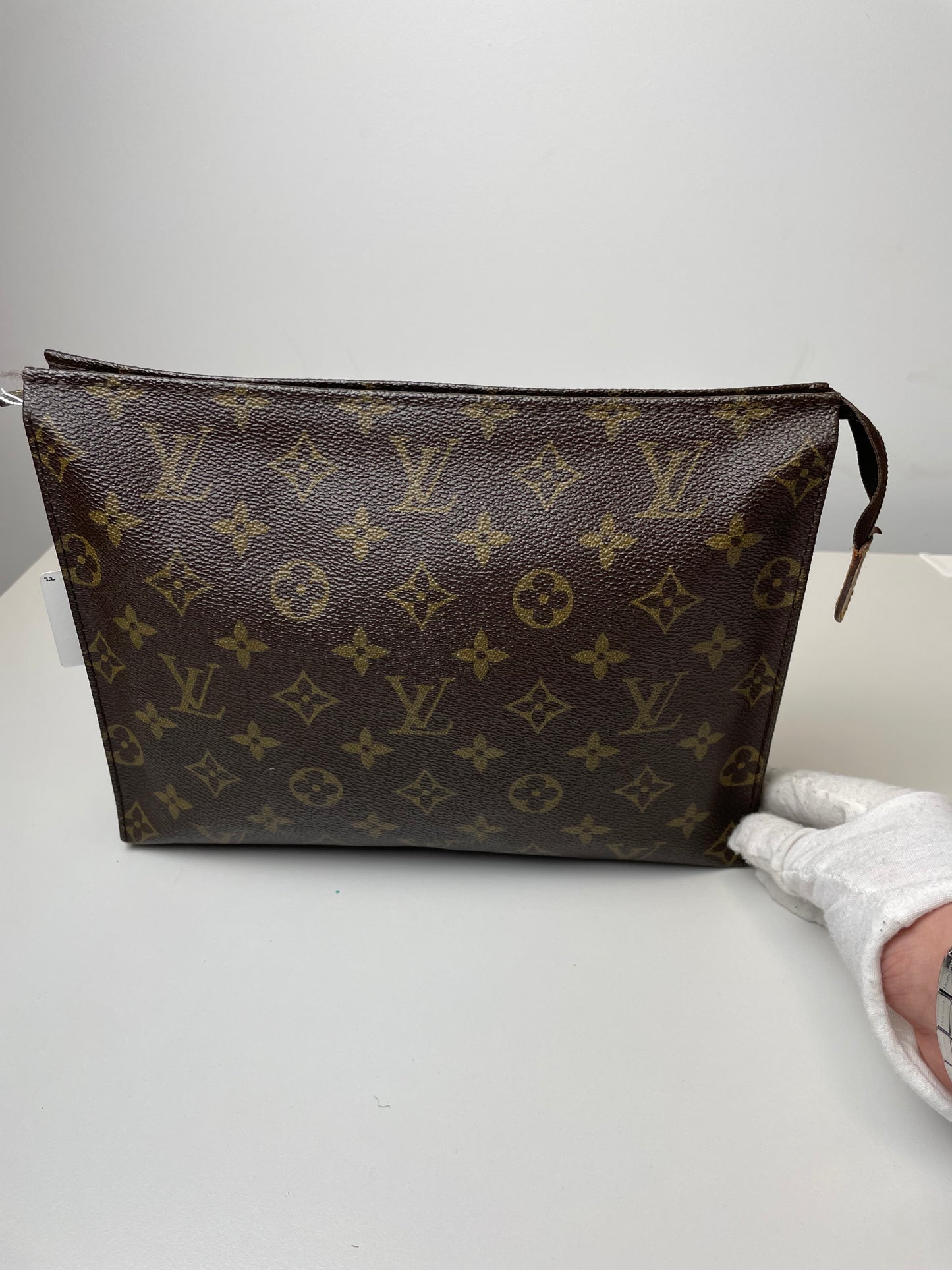 Pre-Owned Louis Vuitton Monogram Toiletry Pouch AJ117