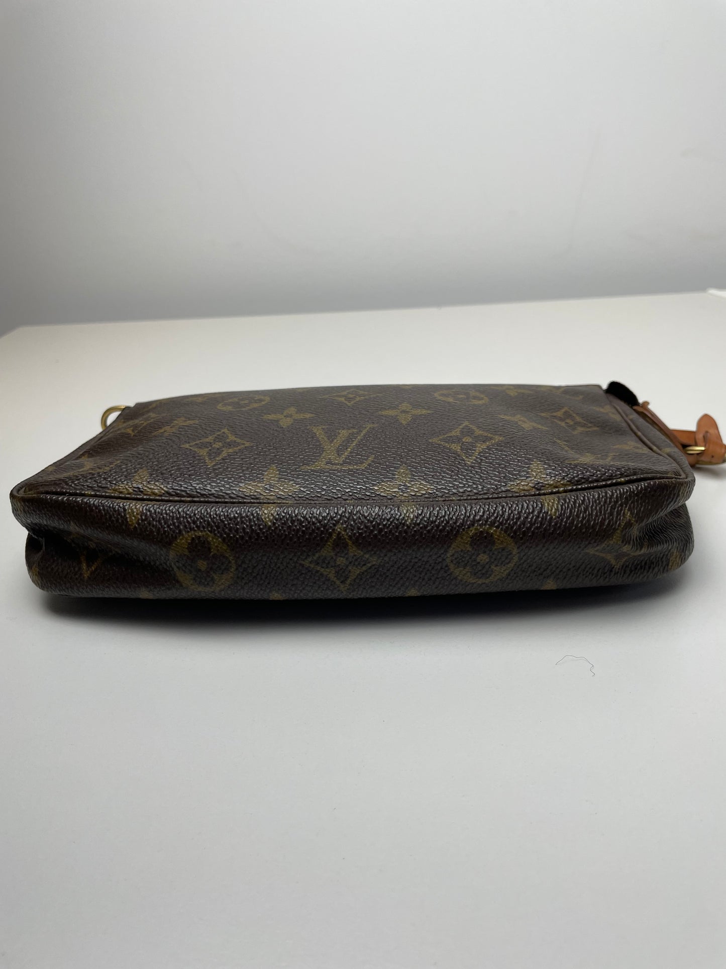 Pre-Owned Louis Vuitton Pochette Accessoires AJ126