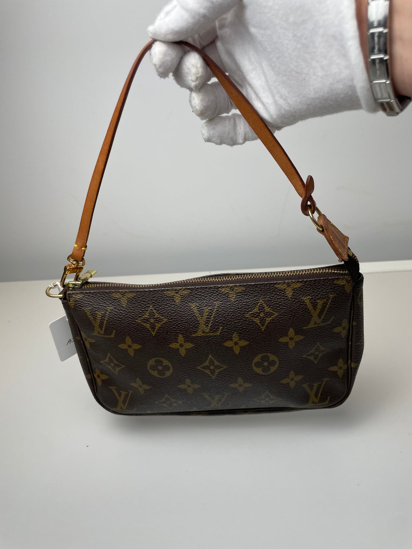 Pre-Owned Louis Vuitton Pochette Accessoires AJ126