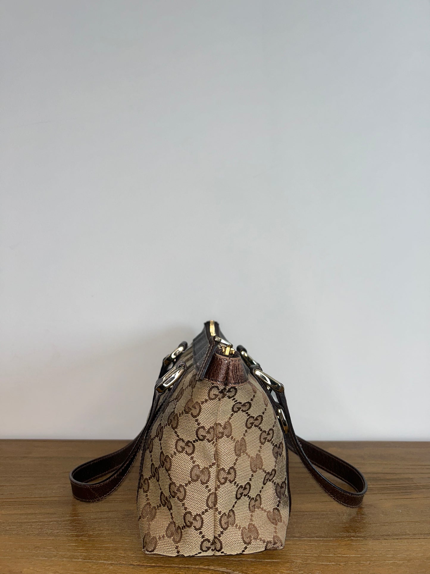 Gucci Abbey Supreme Handbag (GEN010)