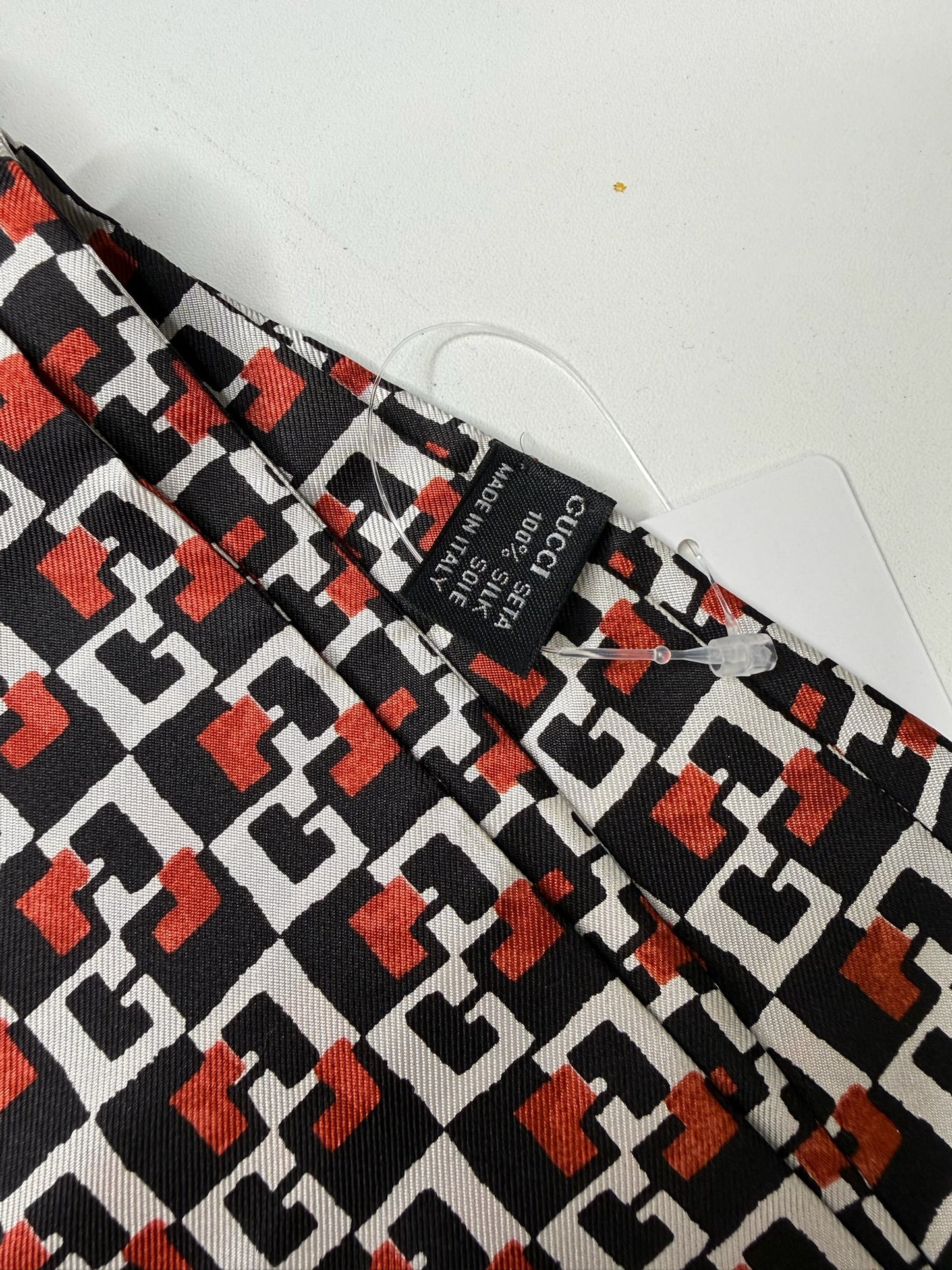 Gucci Black/Red Silk Interlocking G Print Qatar Square Scarf (JP)