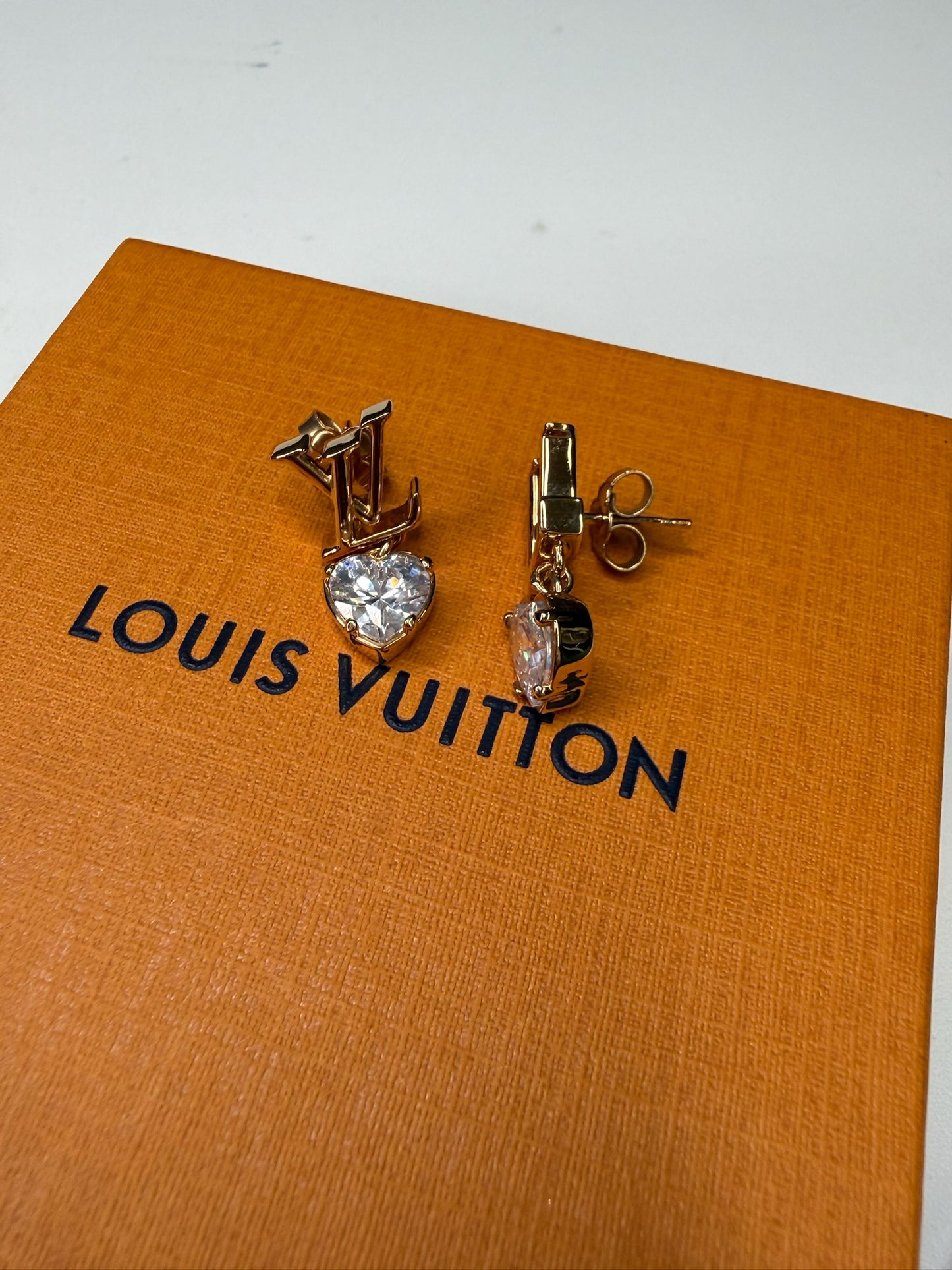 Louis Vuitton LV Iconic Heart Earrings (JP)