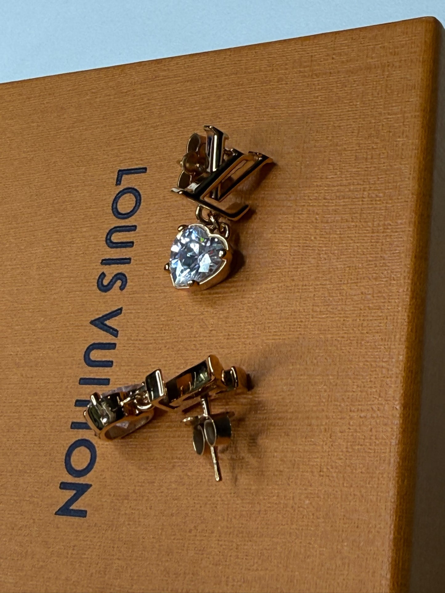 Louis Vuitton LV Iconic Heart Earrings (JP)