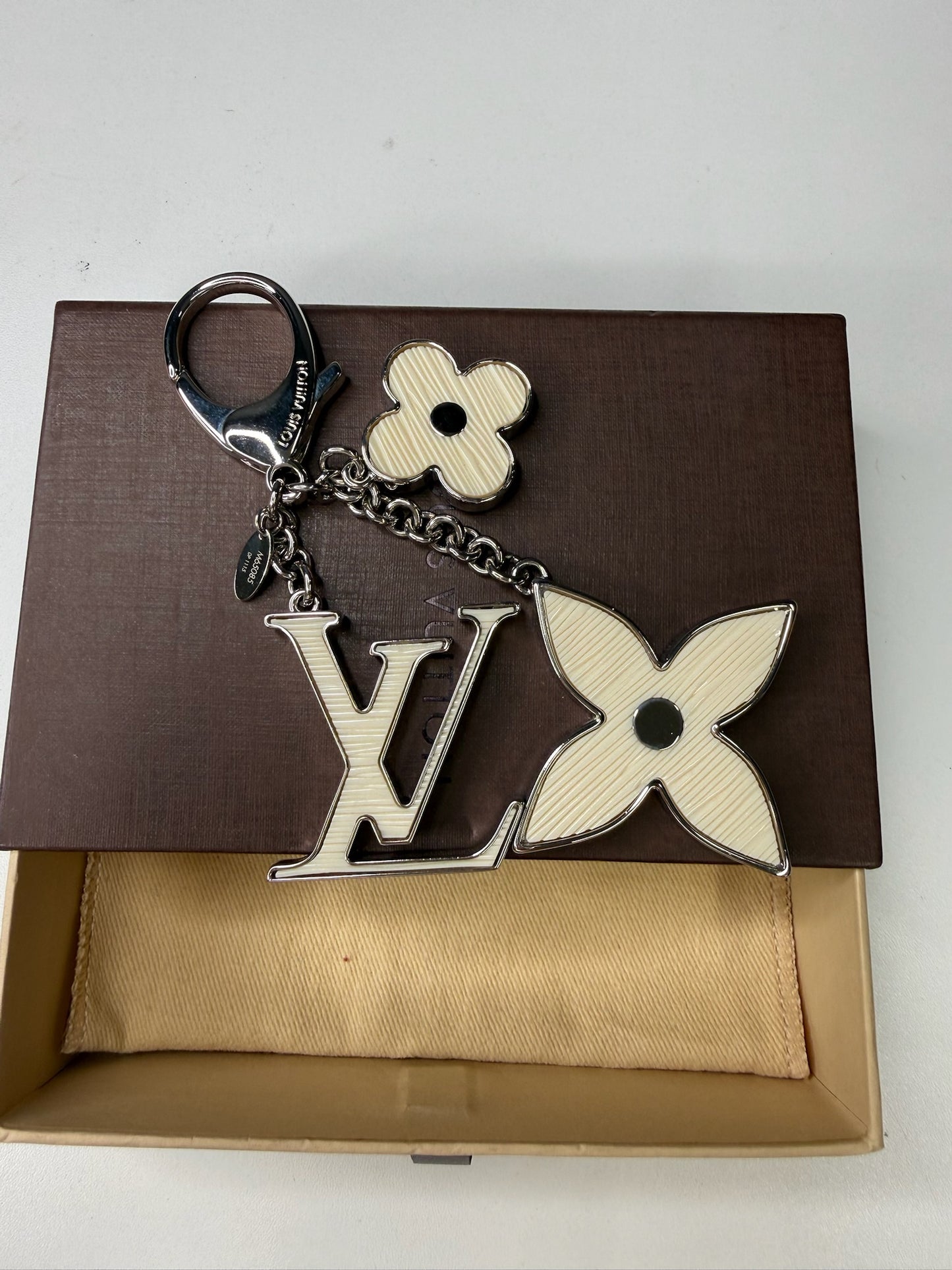 Louis Vuitton White Fleur d'Epi Bag Charm & Key Holder (JP)