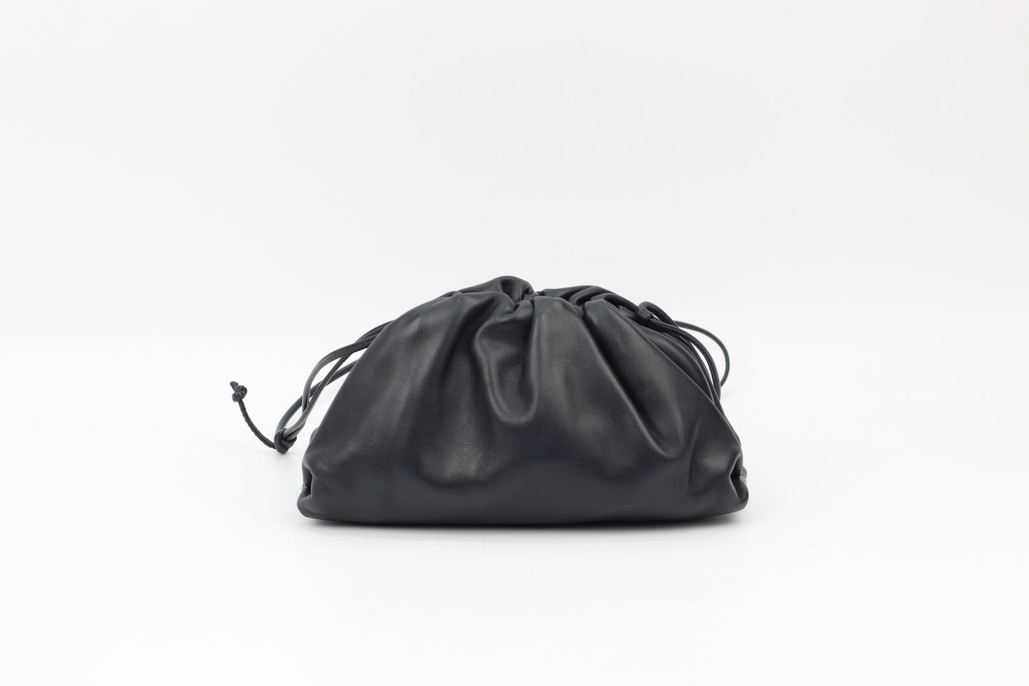 Bottega Veneta Black Leather Mandu Pouch Mini Crossbody Bag 585852 (V2138316P)