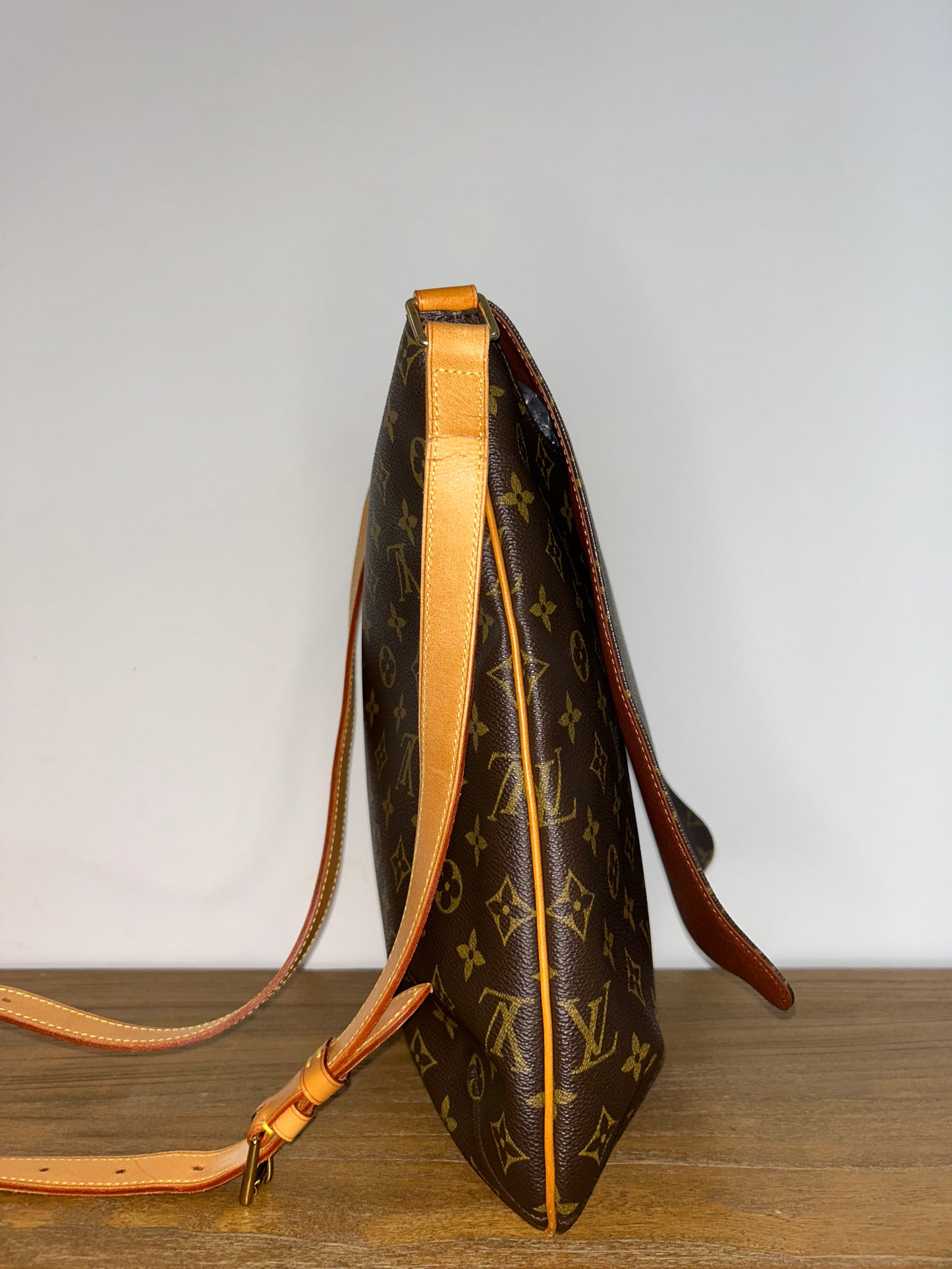 Pre-Owned Louis Vuitton Musette Salsa