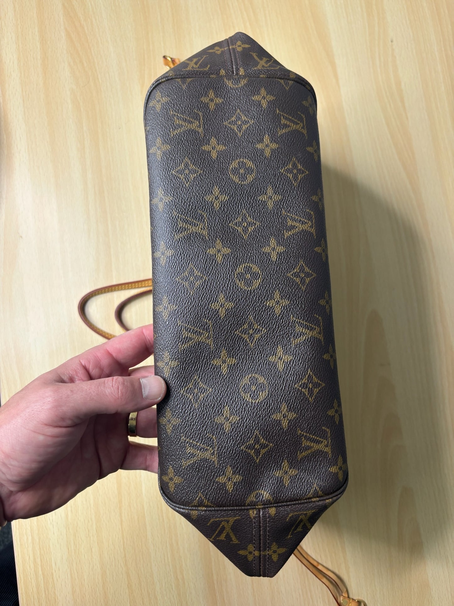 Louis Vuitton Neverfull MM in Monogram Canvas K8