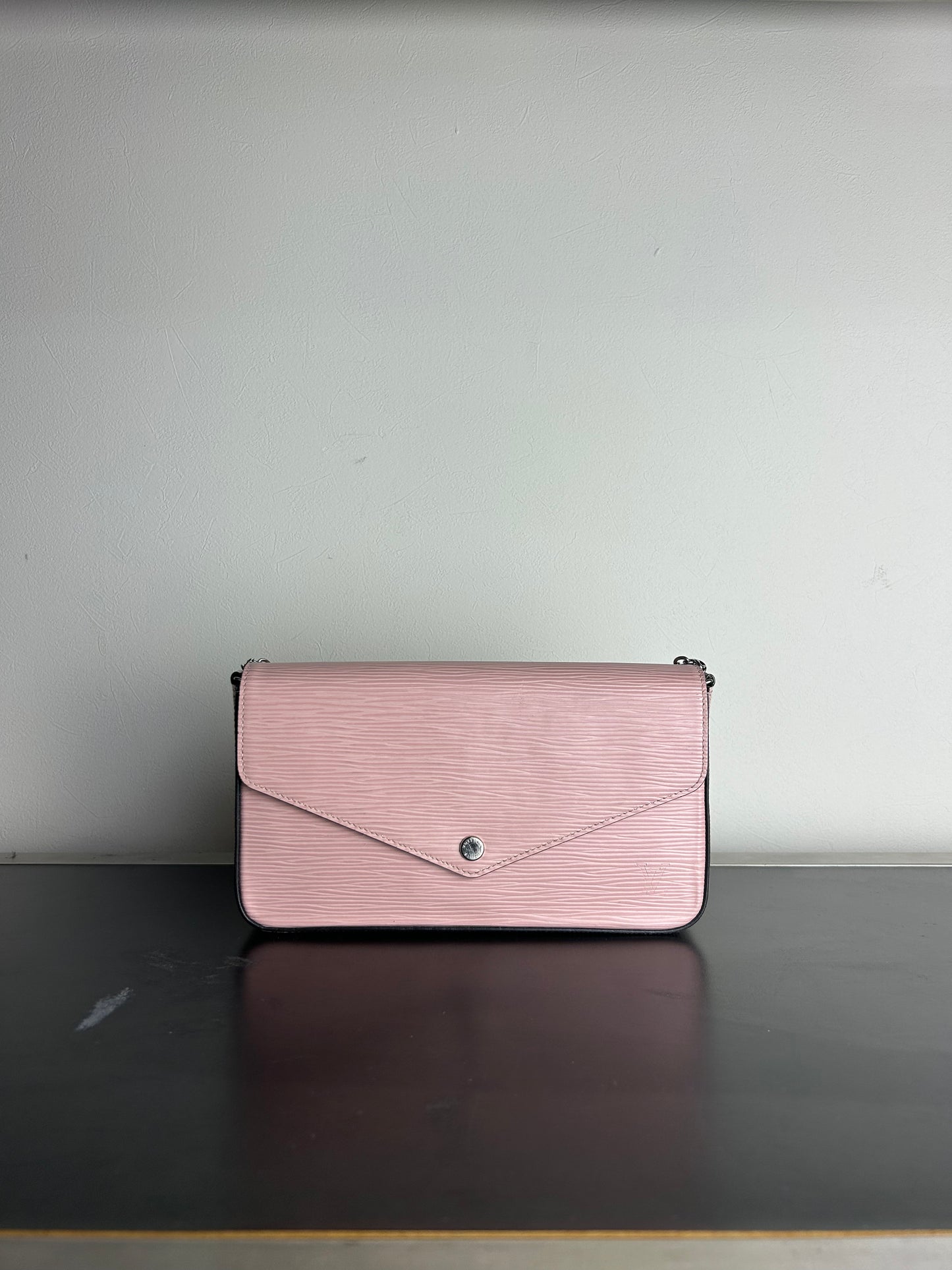 Louis Vuitton Pochette Félicie in Rose Ballerine Epi leather shoulder bag