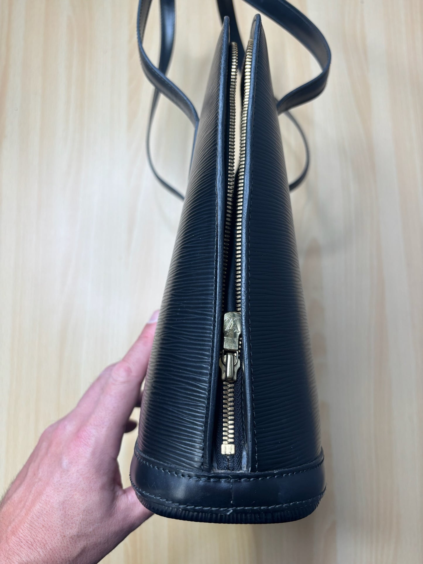 Louis Vuitton Lussac Black Epi Leather Handbag K33