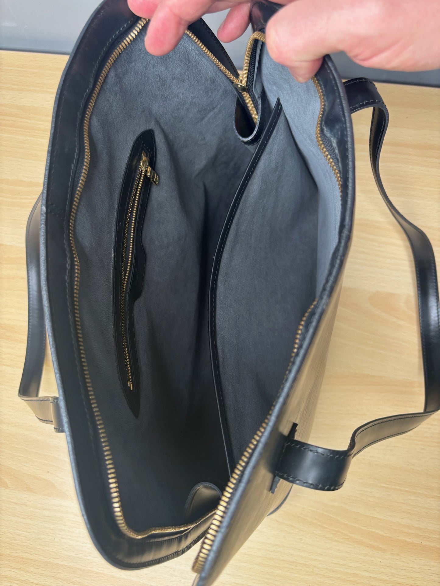 Louis Vuitton Lussac Black Epi Leather Handbag K33