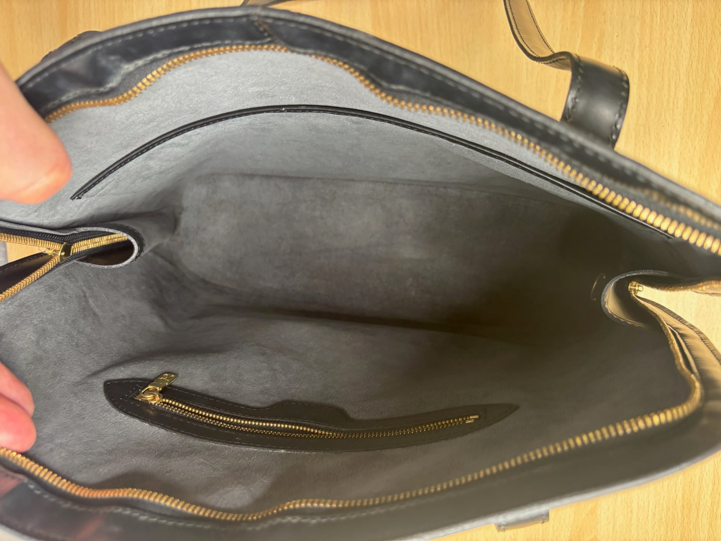 Louis Vuitton Lussac Black Epi Leather Handbag K33