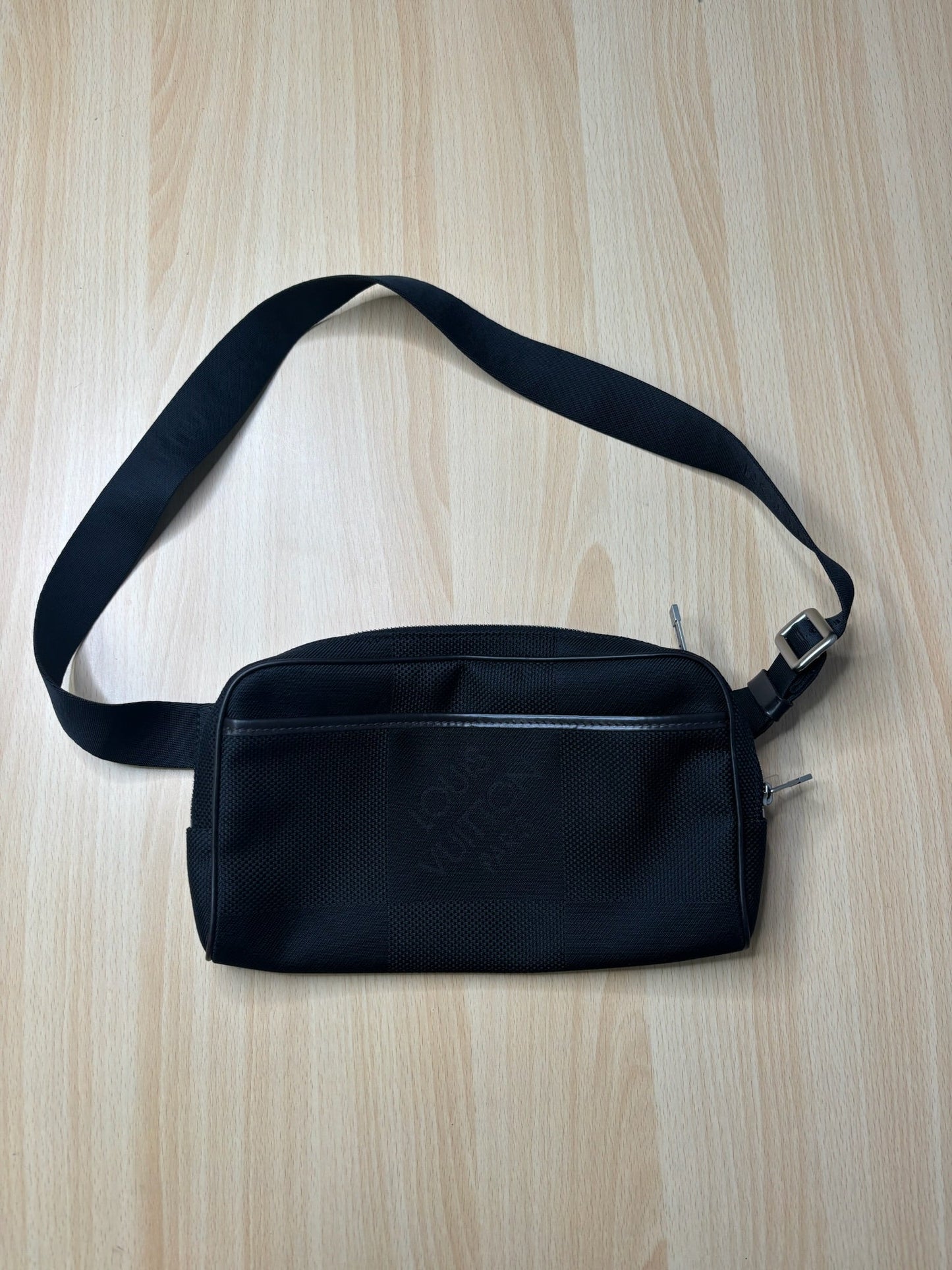 Louis Vuitton Damier Geant Acrobat K38