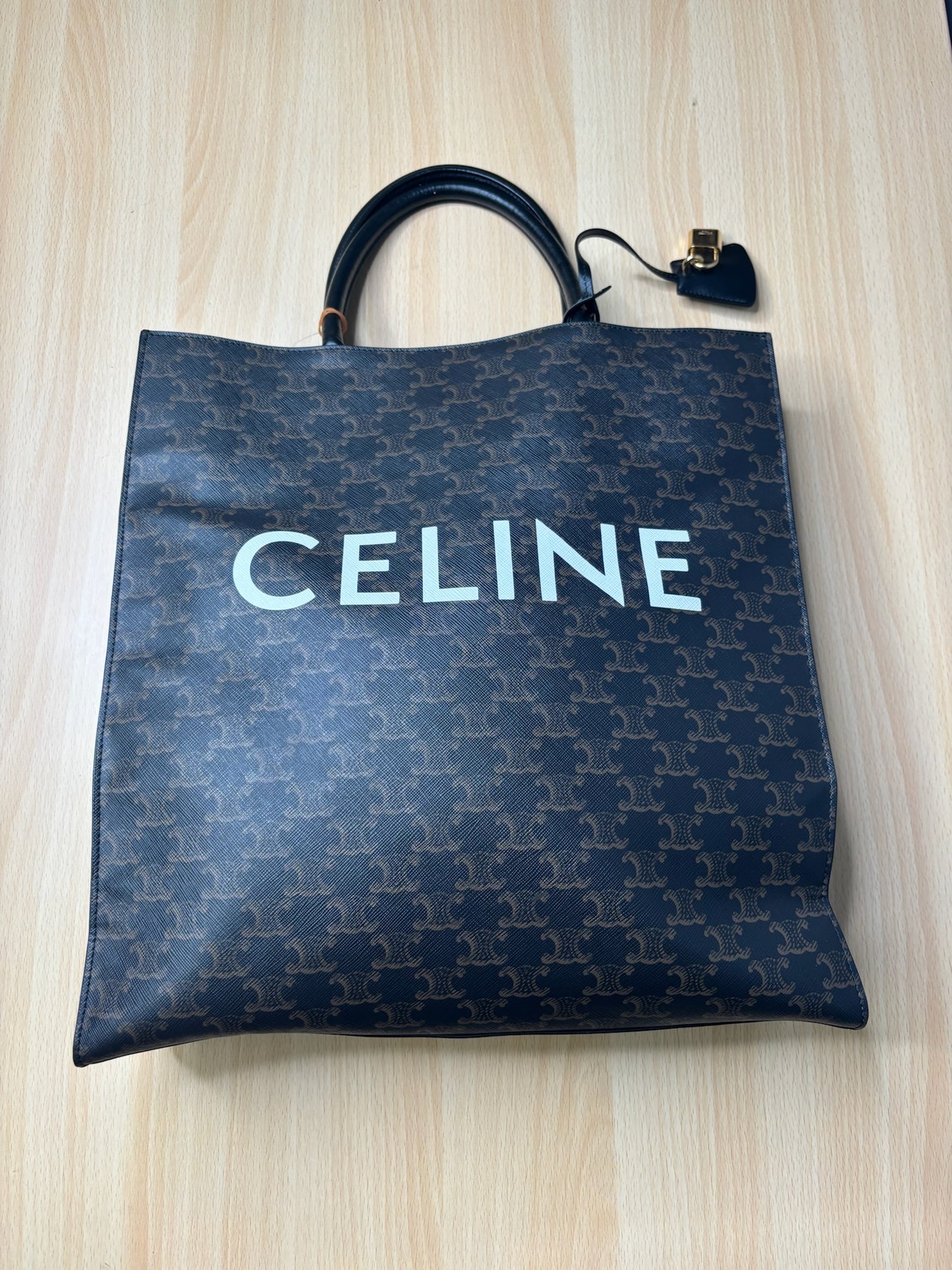 Celine Cabas Vertical Tote K41
