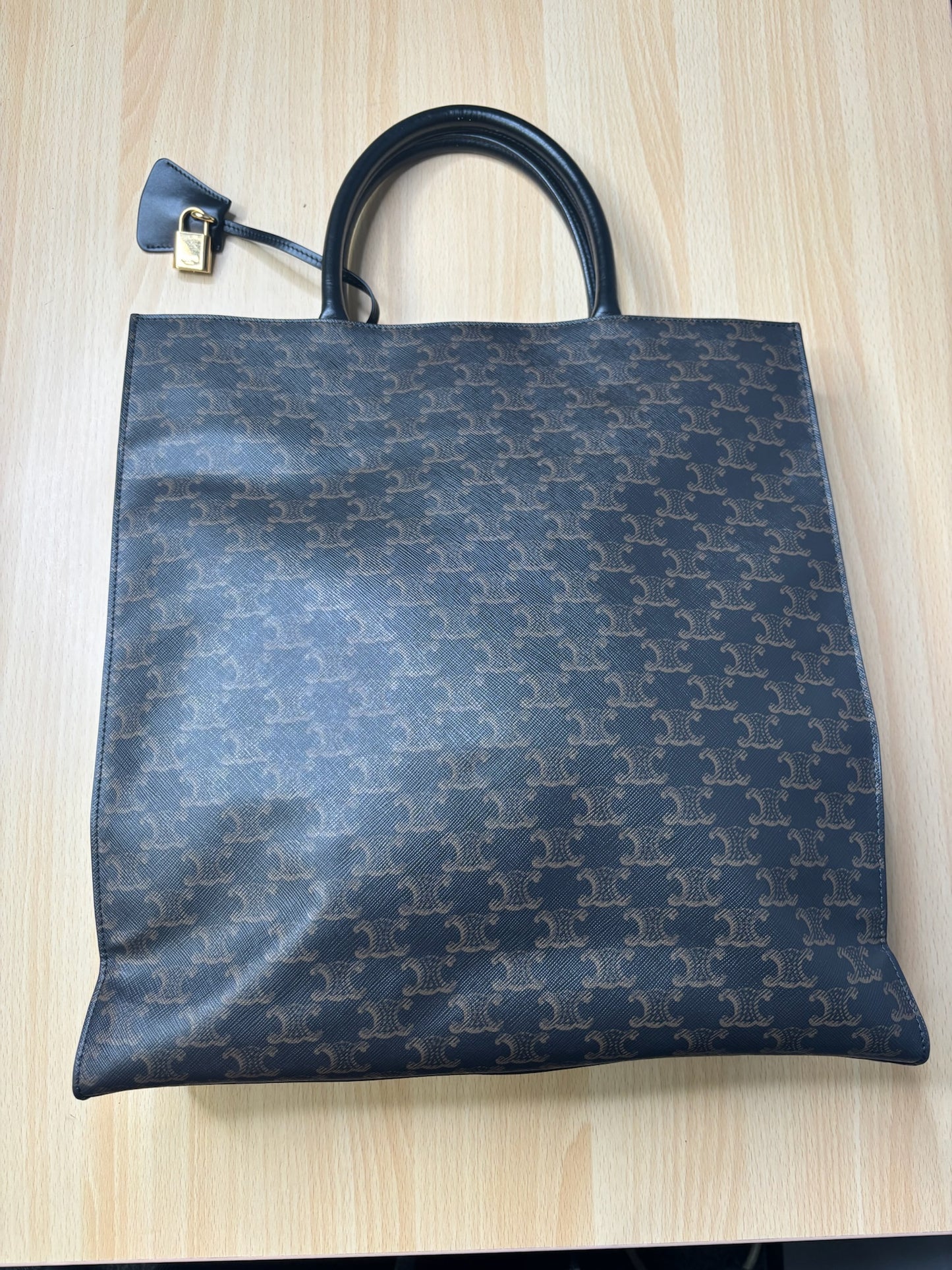 Celine Cabas Vertical Tote K41