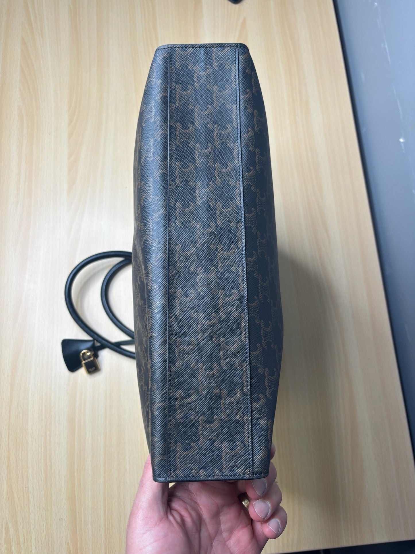 Celine Cabas Vertical Tote K41