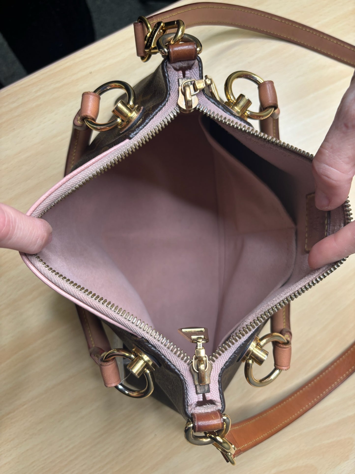 Louis Vuitton V Tote BB Monogram Pink Leather K49