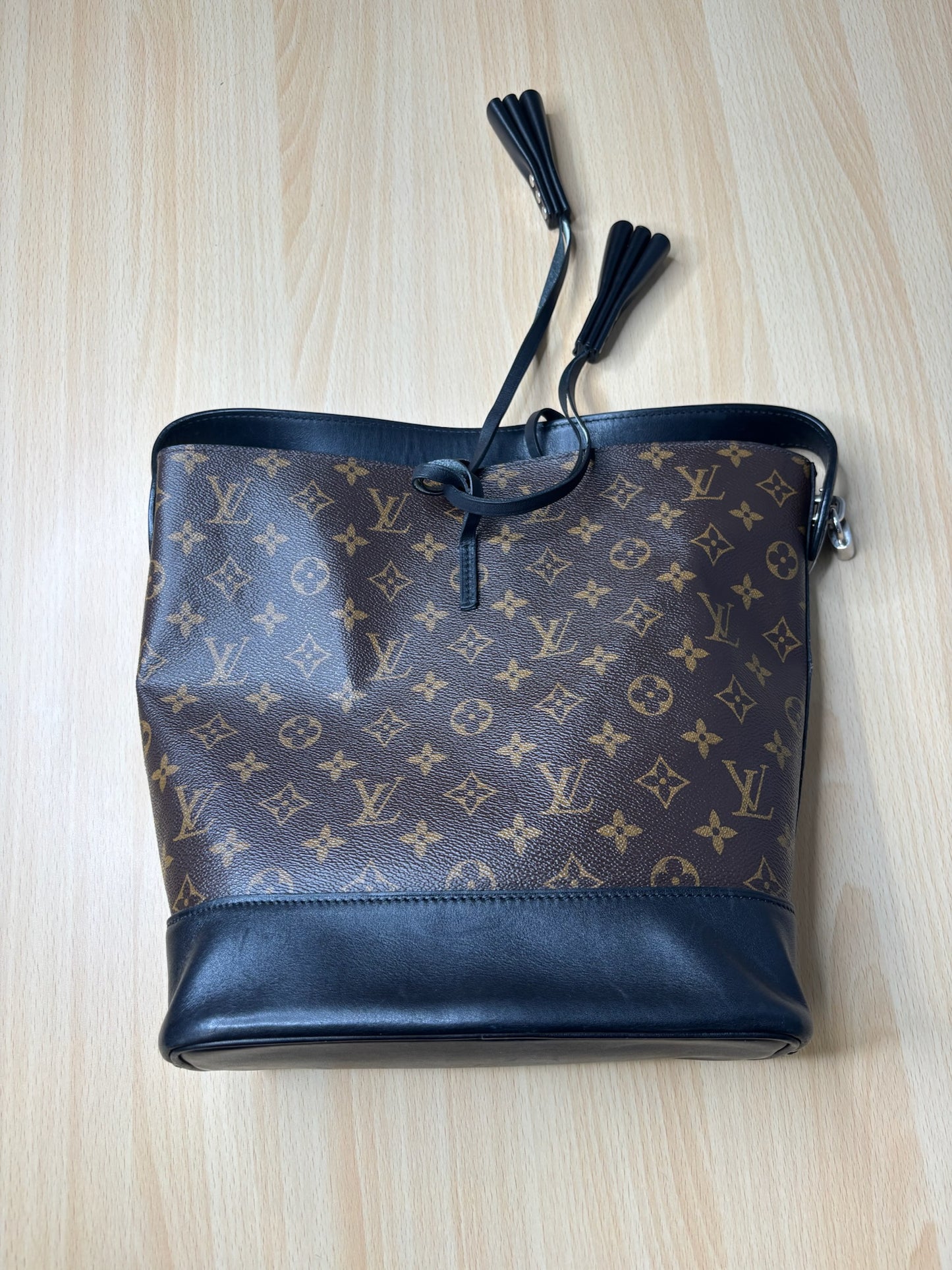 Louis Vuitton Idole Bucket Bag K56