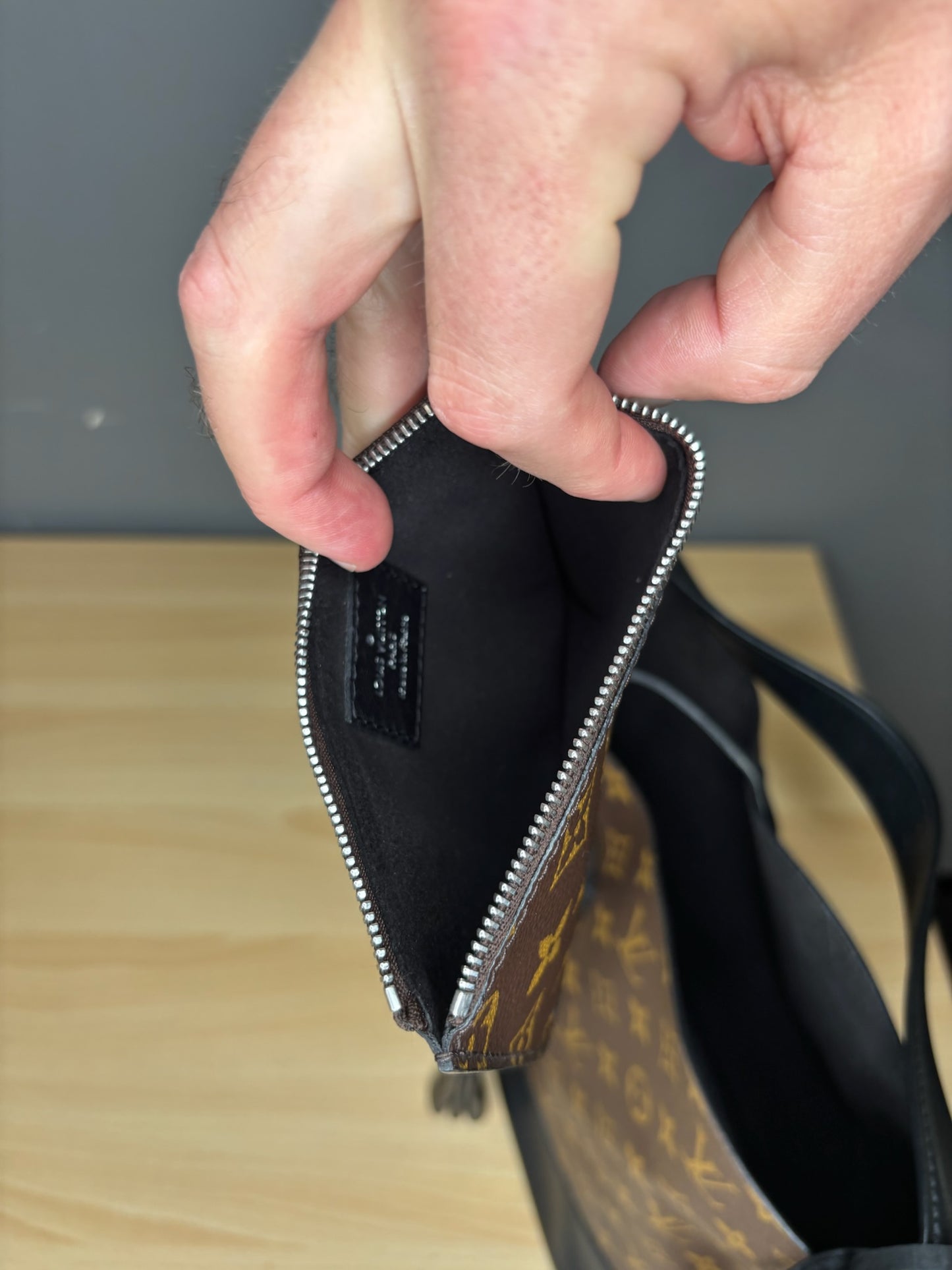 Louis Vuitton Idole Bucket Bag K56