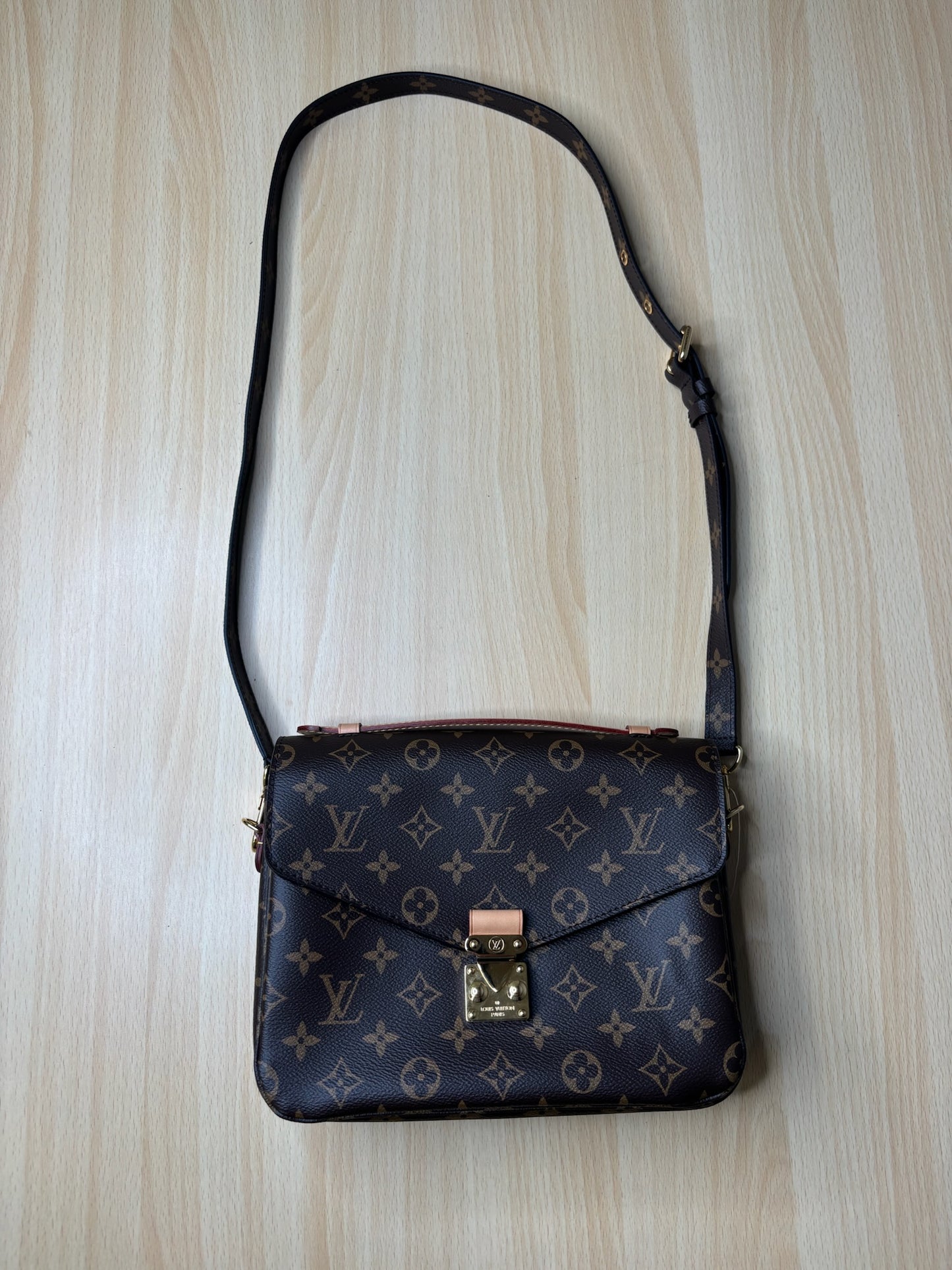 Louis Vuitton Pochette Métis Monogram K63