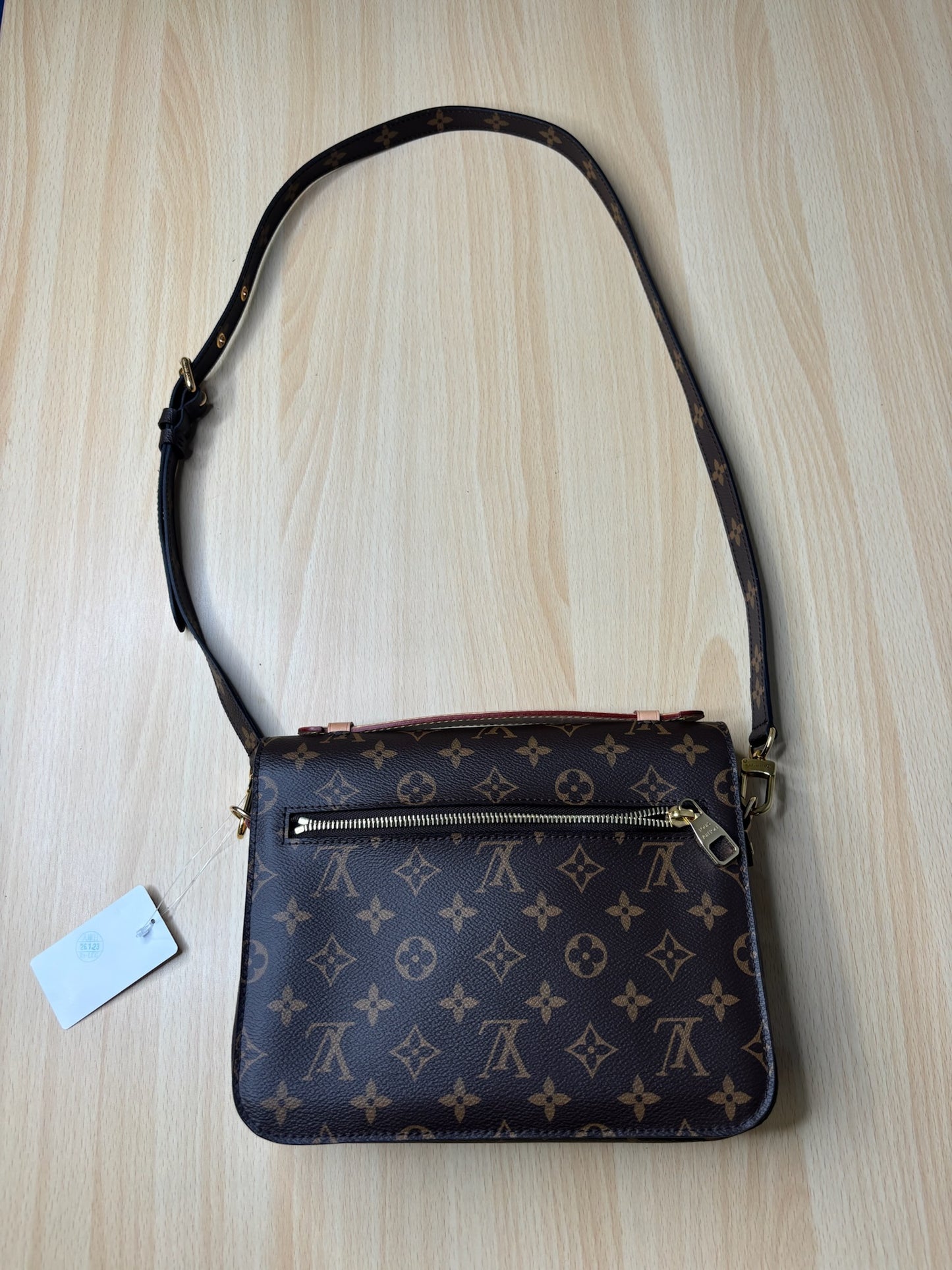 Louis Vuitton Pochette Métis Monogram K63