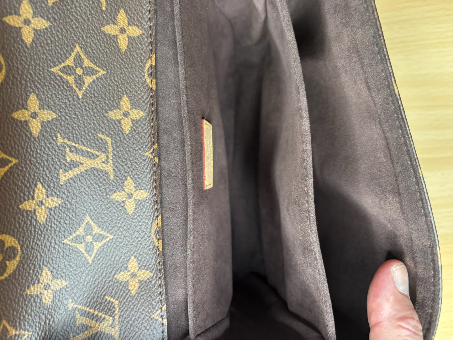 Louis Vuitton Pochette Métis Monogram K63